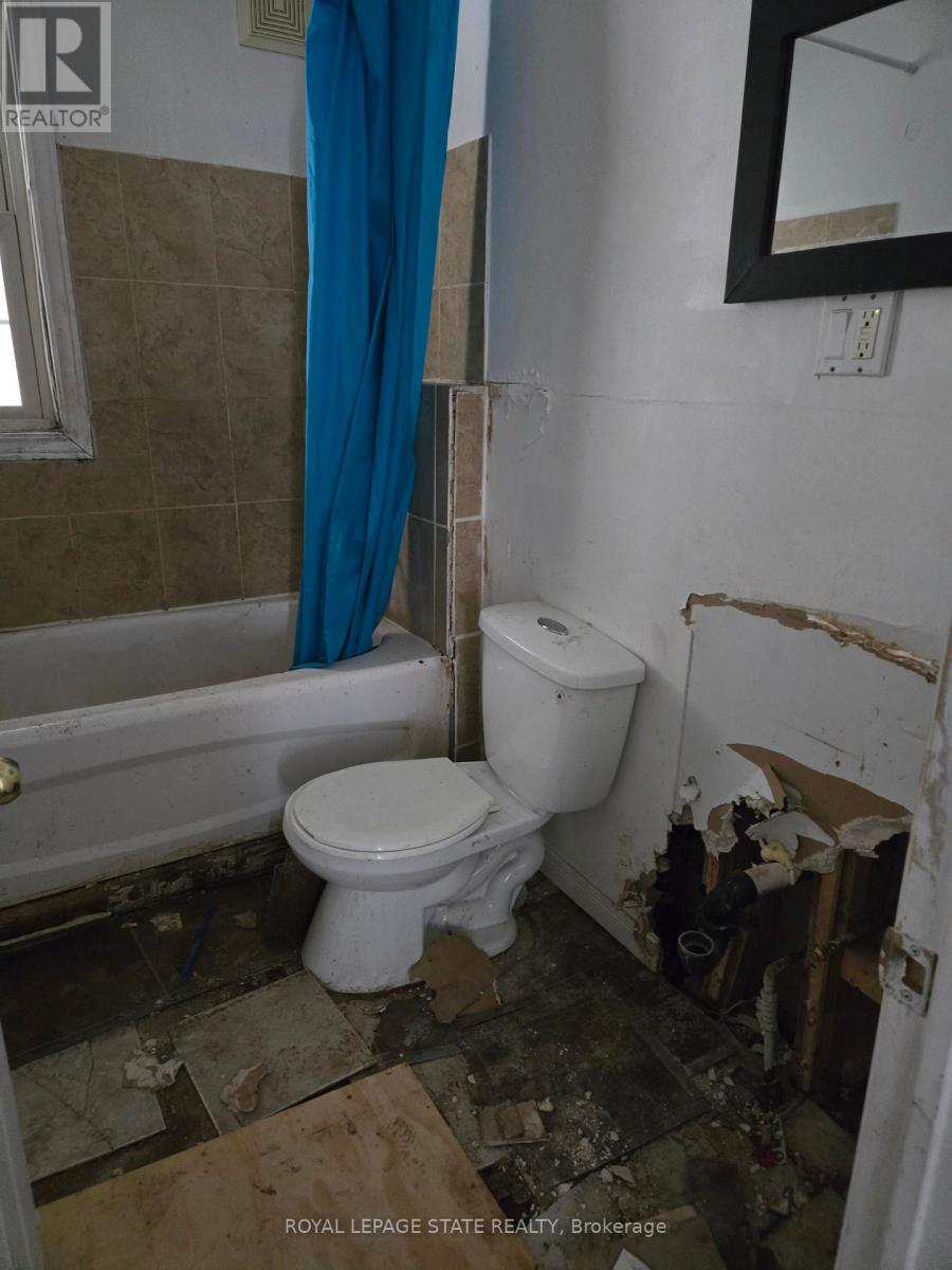 5406 Mcrae Street, Niagara Falls, Ontario  L2E 1R4 - Photo 6 - X12473655