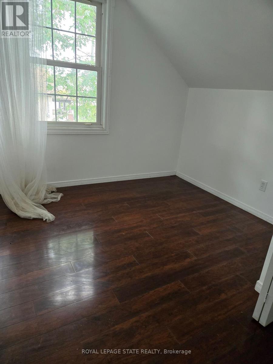 5406 Mcrae Street, Niagara Falls, Ontario  L2E 1R4 - Photo 9 - X12473655