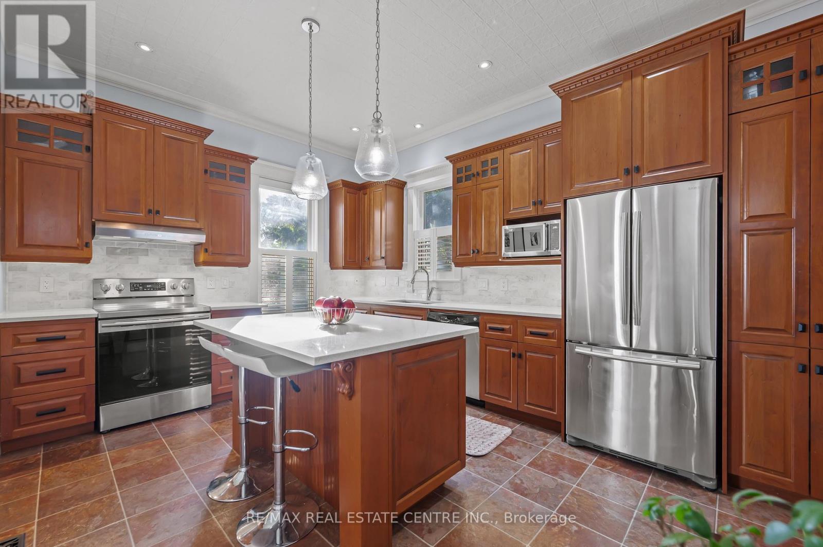 415 Wallace Ave Avenue N, North Perth, Ontario  N4W 1L5 - Photo 20 - X12473693