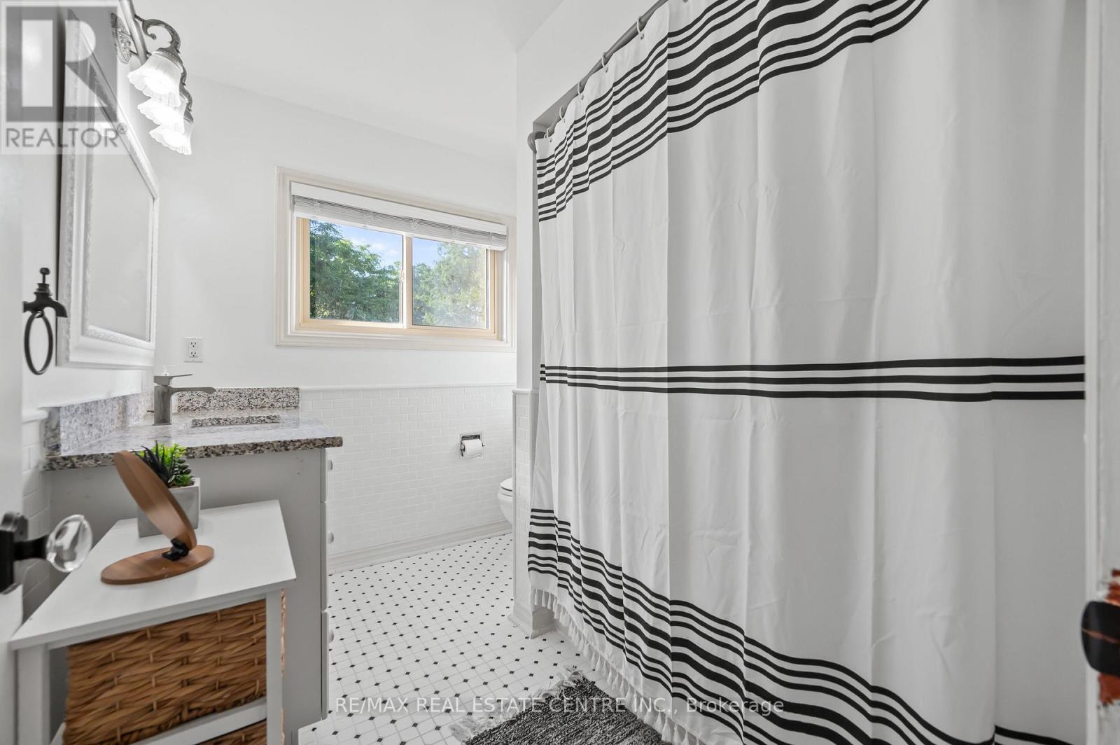 415 Wallace Ave Avenue N, North Perth, Ontario  N4W 1L5 - Photo 36 - X12473693