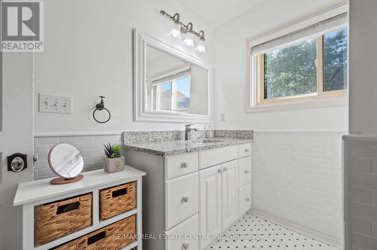 415 Wallace Ave Avenue N, North Perth, Ontario  N4W 1L5 - Photo 37 - X12473693
