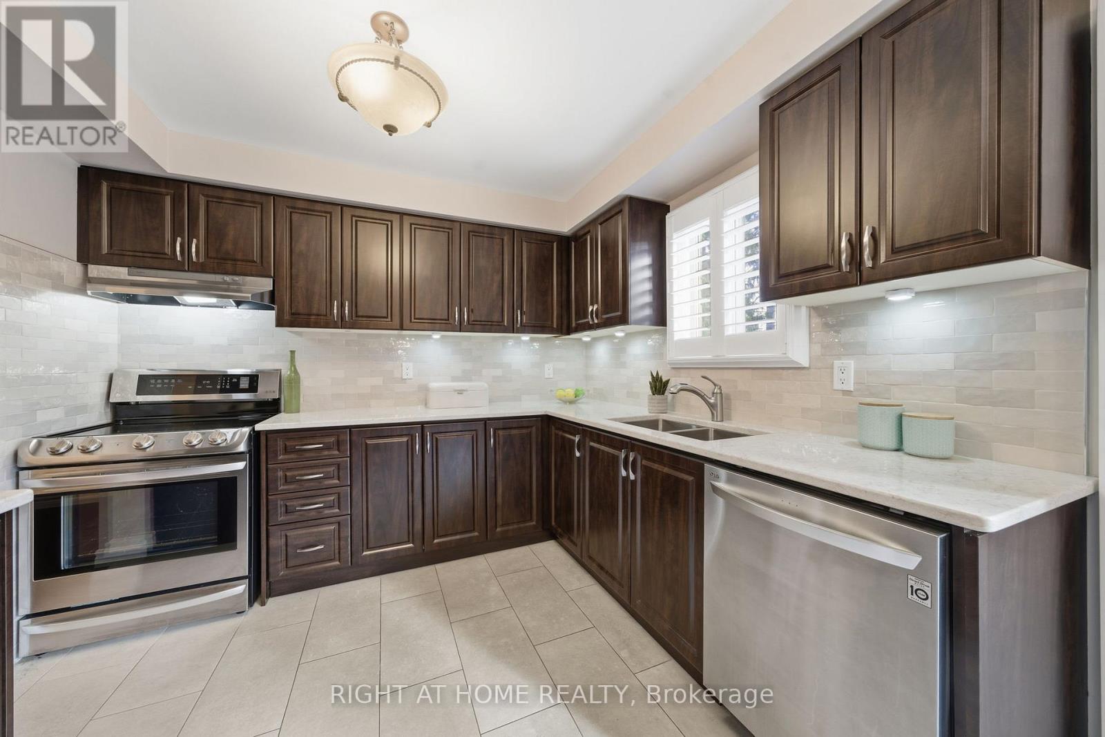 5 Wickens Crescent, Ajax (Central West), Ontario  L1T 3M7 - Photo 13 - E12473785