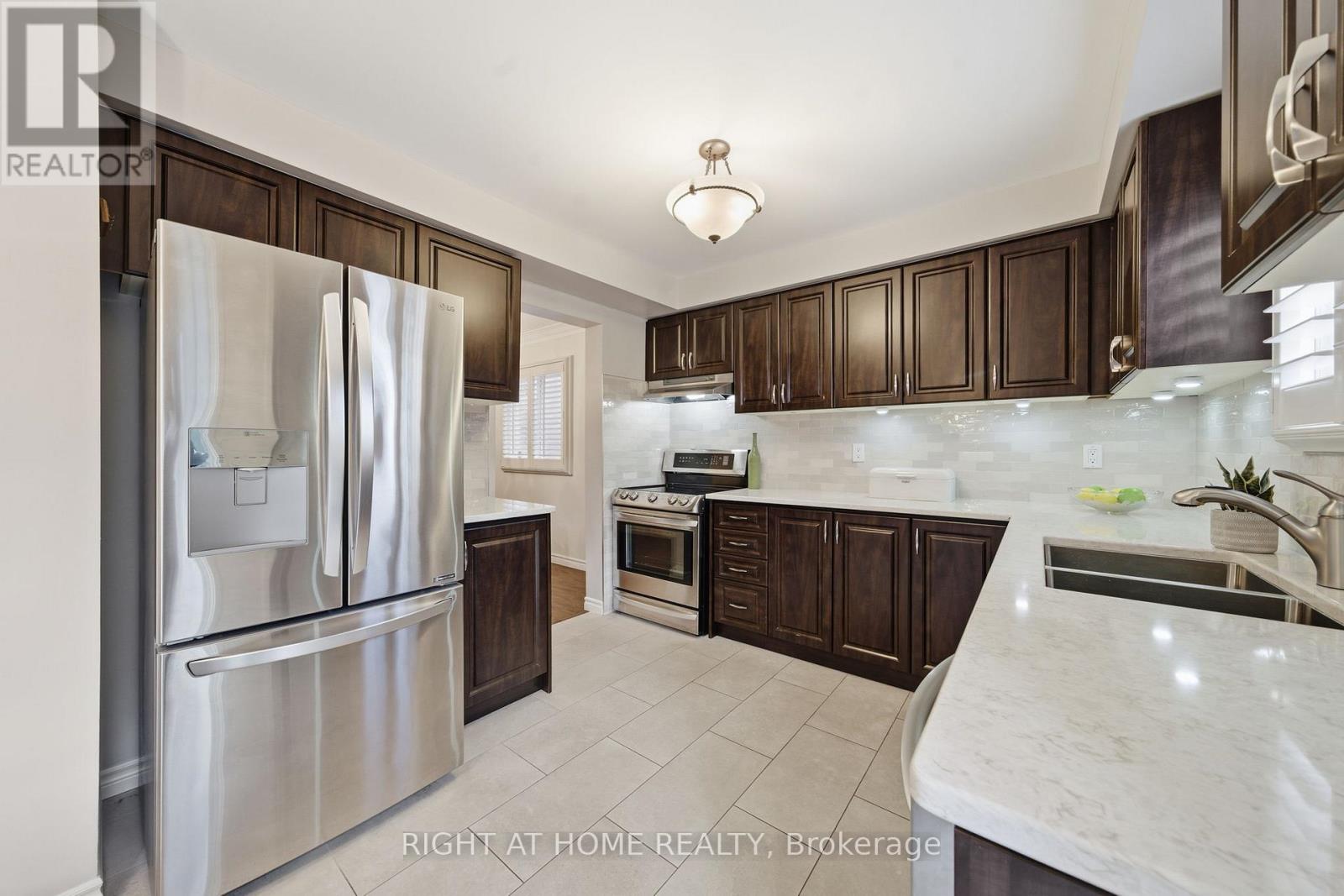 5 Wickens Crescent, Ajax (Central West), Ontario  L1T 3M7 - Photo 14 - E12473785