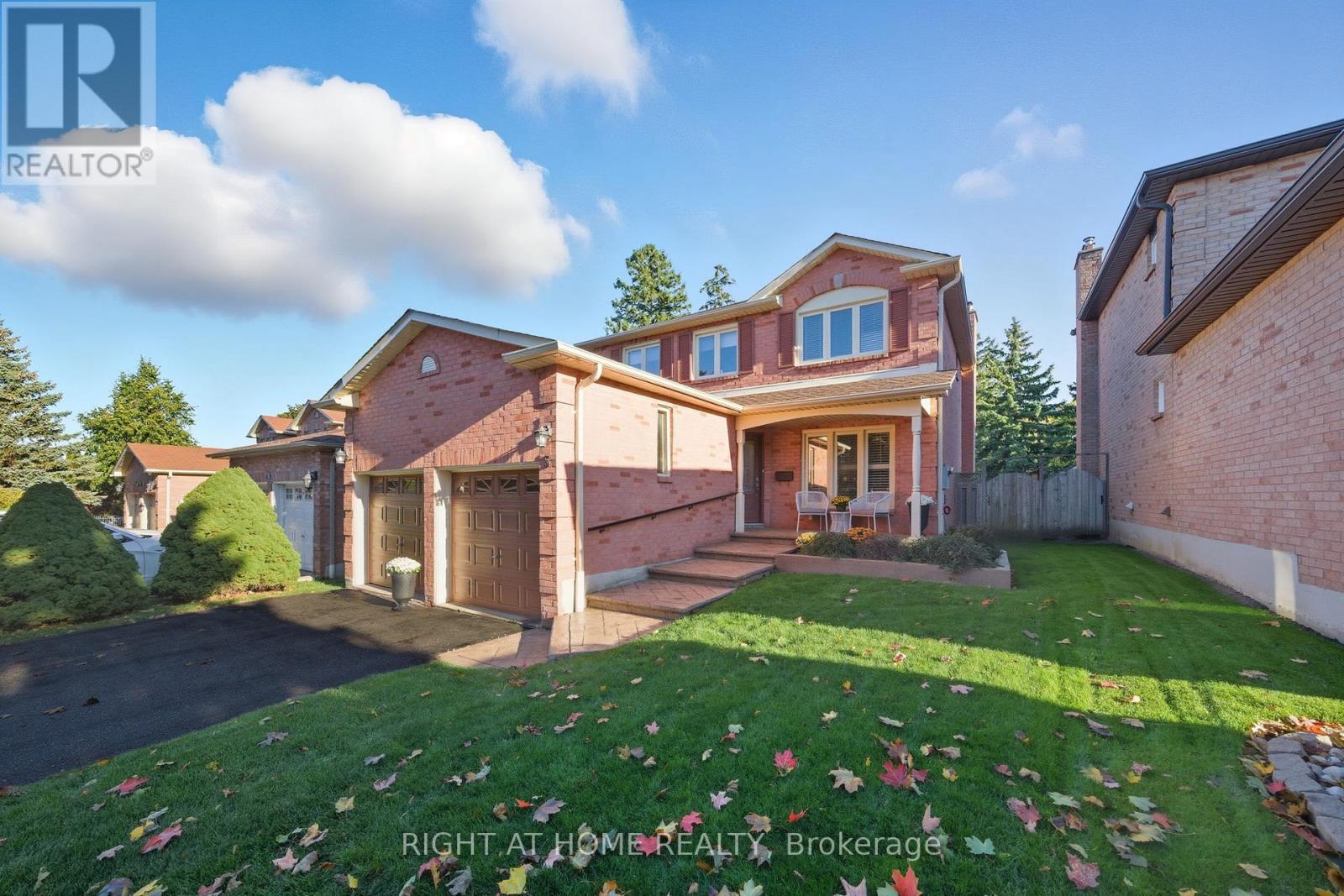 5 Wickens Crescent, Ajax (Central West), Ontario  L1T 3M7 - Photo 2 - E12473785