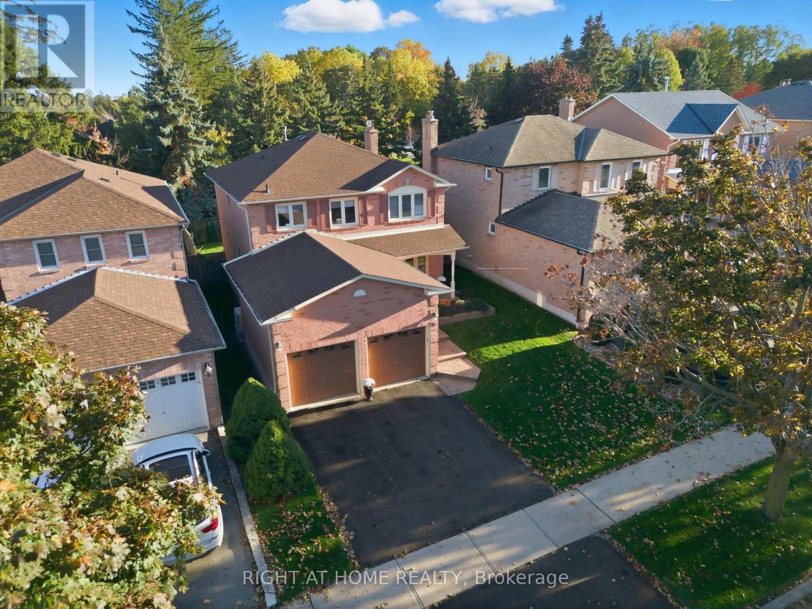 5 Wickens Crescent, Ajax (Central West), Ontario  L1T 3M7 - Photo 4 - E12473785