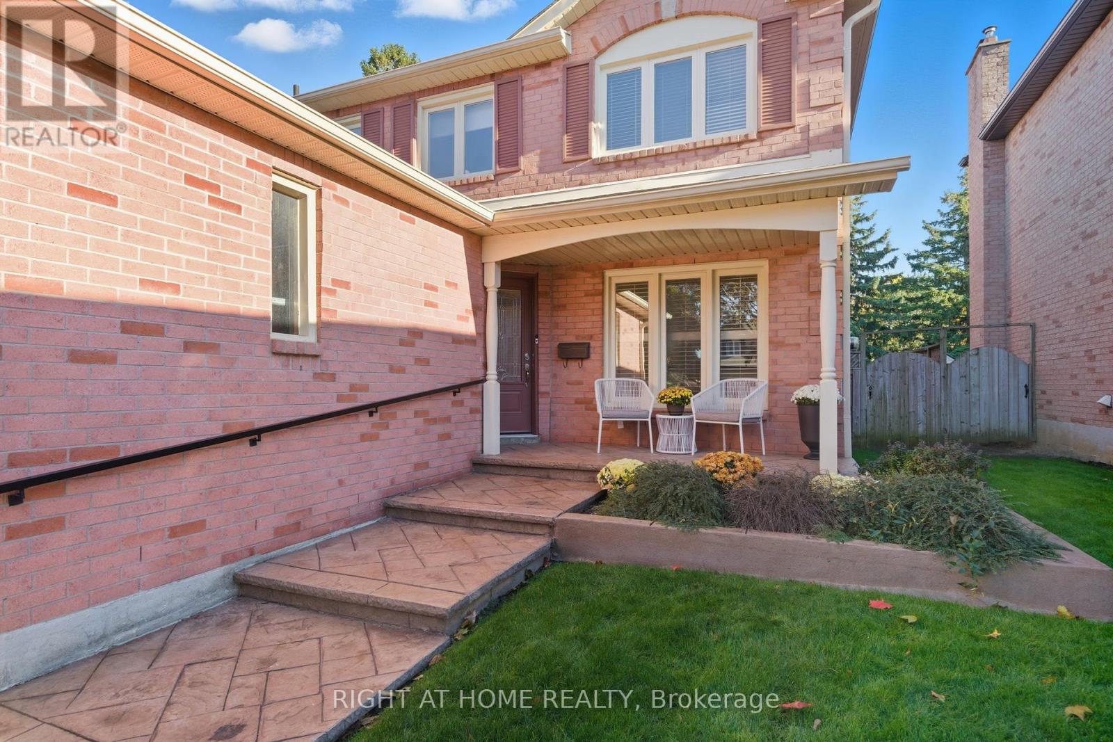 5 Wickens Crescent, Ajax (Central West), Ontario  L1T 3M7 - Photo 5 - E12473785
