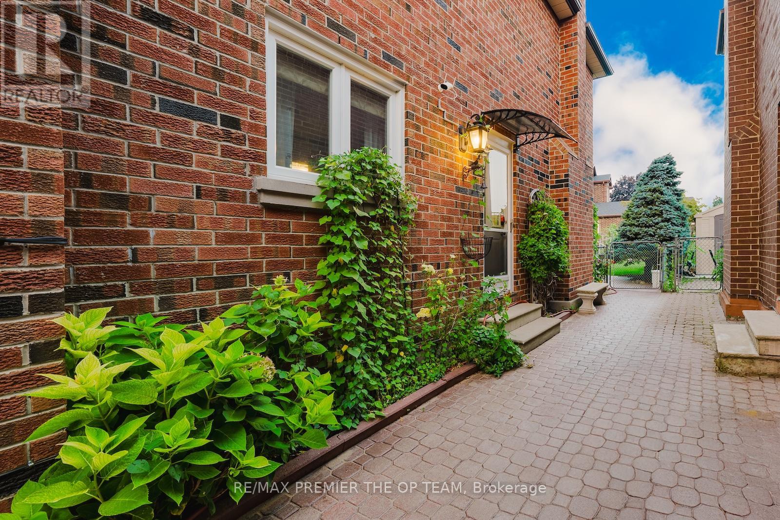 11 Imperial Court, Vaughan, Ontario  L4L 3T9 - Photo 31 - N12347457
