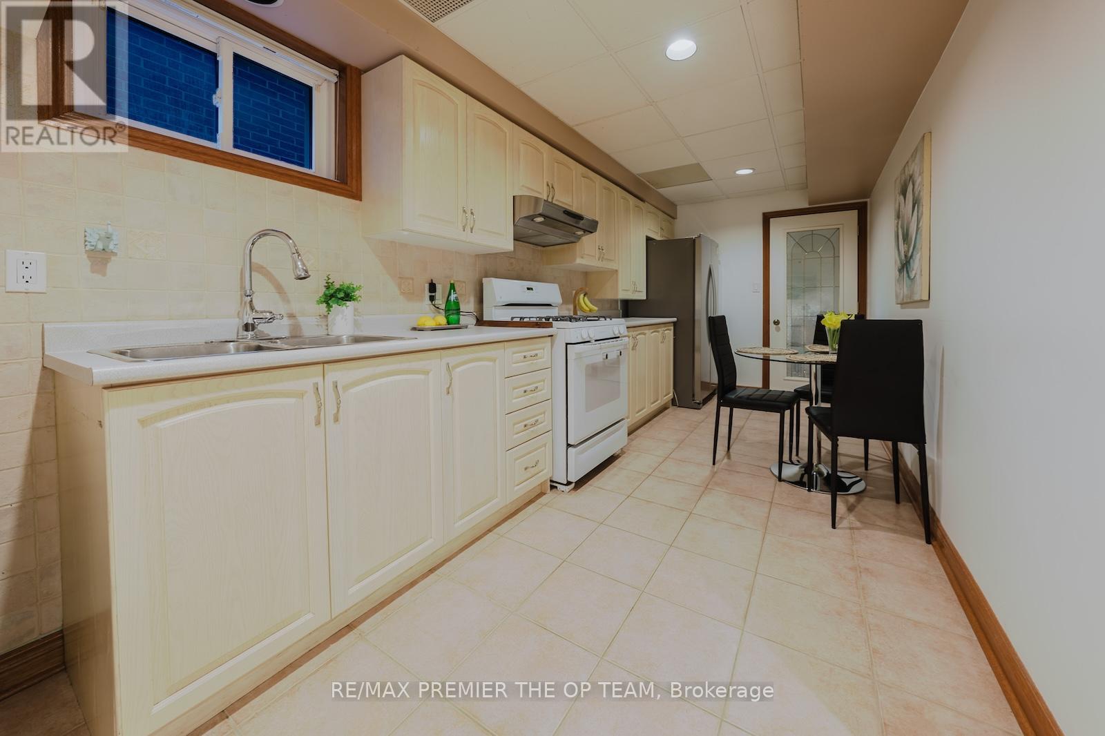 11 Imperial Court, Vaughan, Ontario  L4L 3T9 - Photo 34 - N12347457