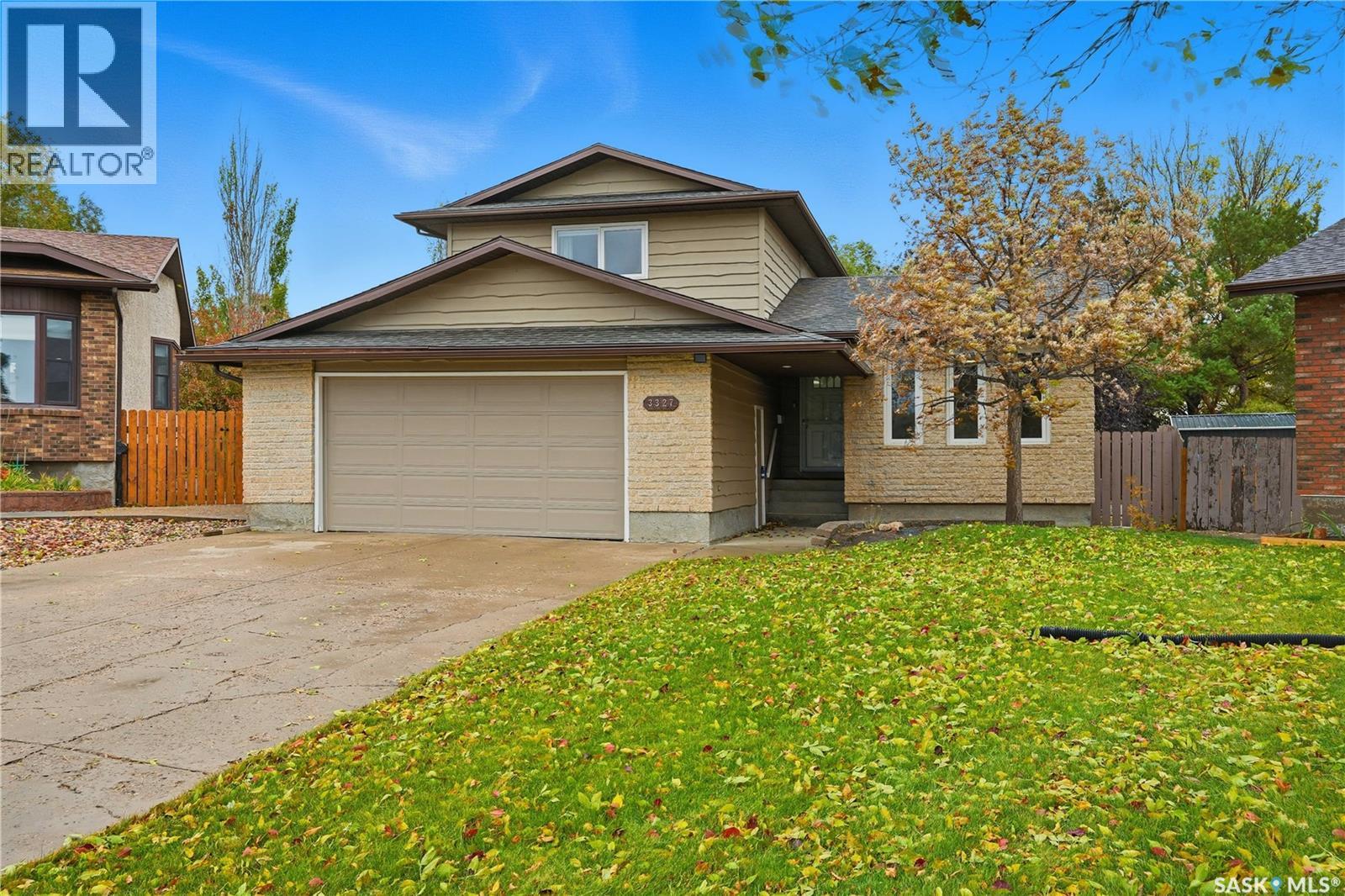 3327 Coughlin BAY E, regina, Saskatchewan