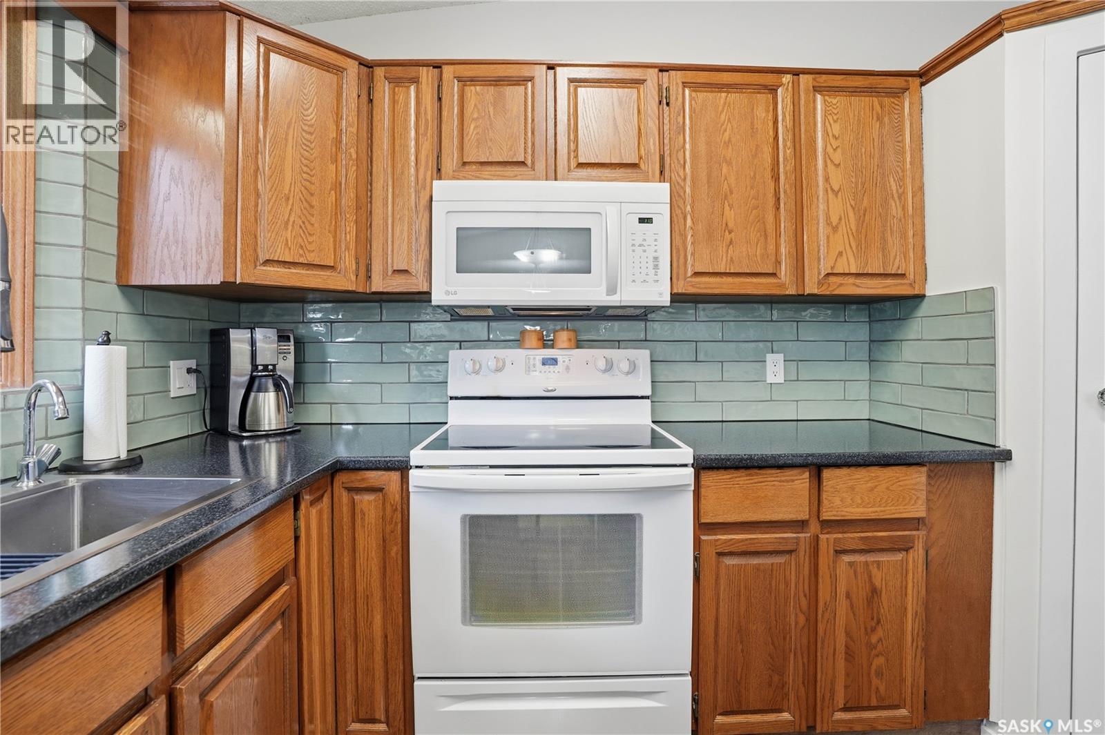 3327 Coughlin Bay E, Regina, Saskatchewan  S4V 1W3 - Photo 11 - SK021382