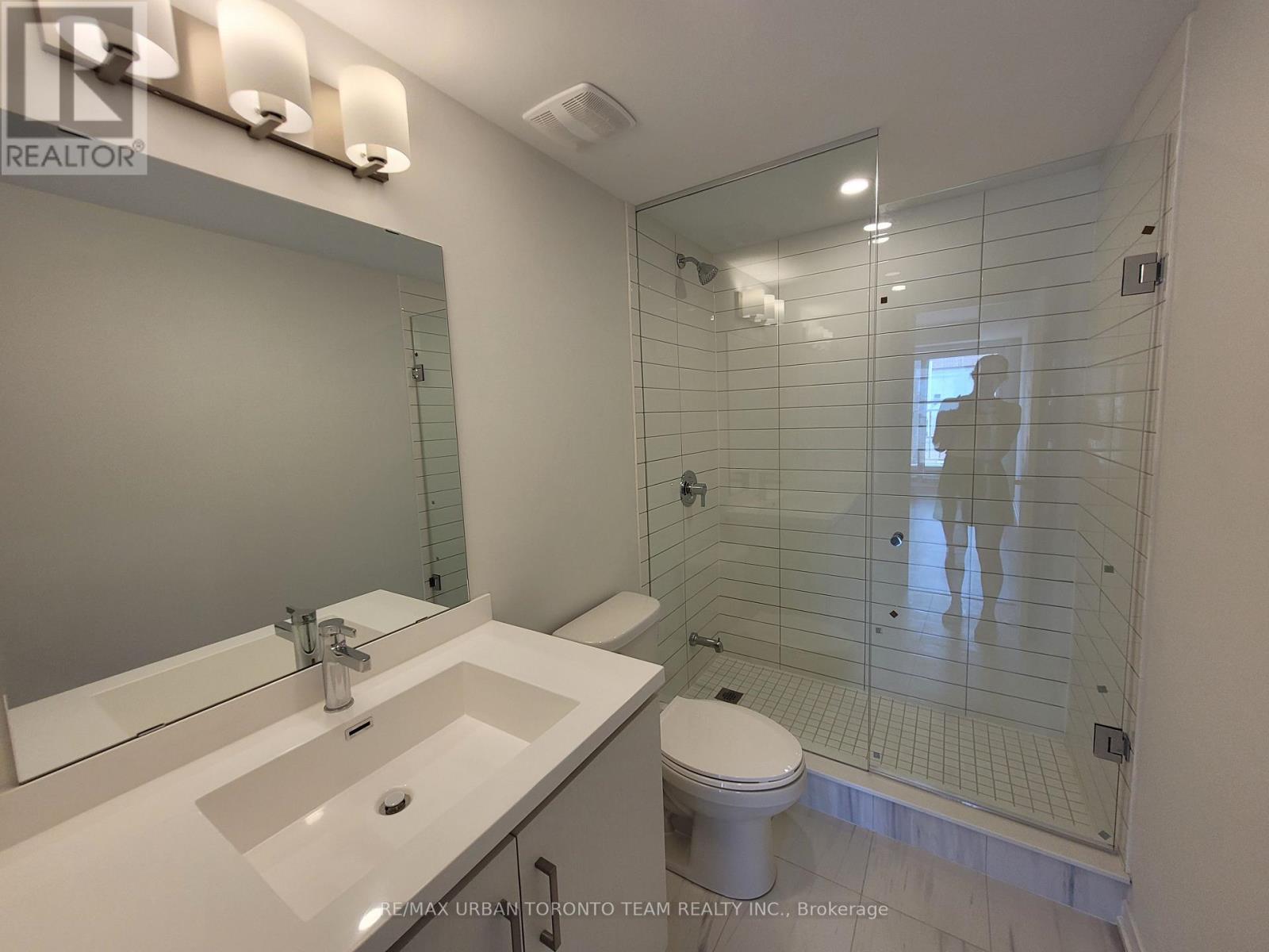 Th215 - 131 Honeycrisp Crescent, Vaughan, Ontario  L4K 5Z8 - Photo 11 - N12473713