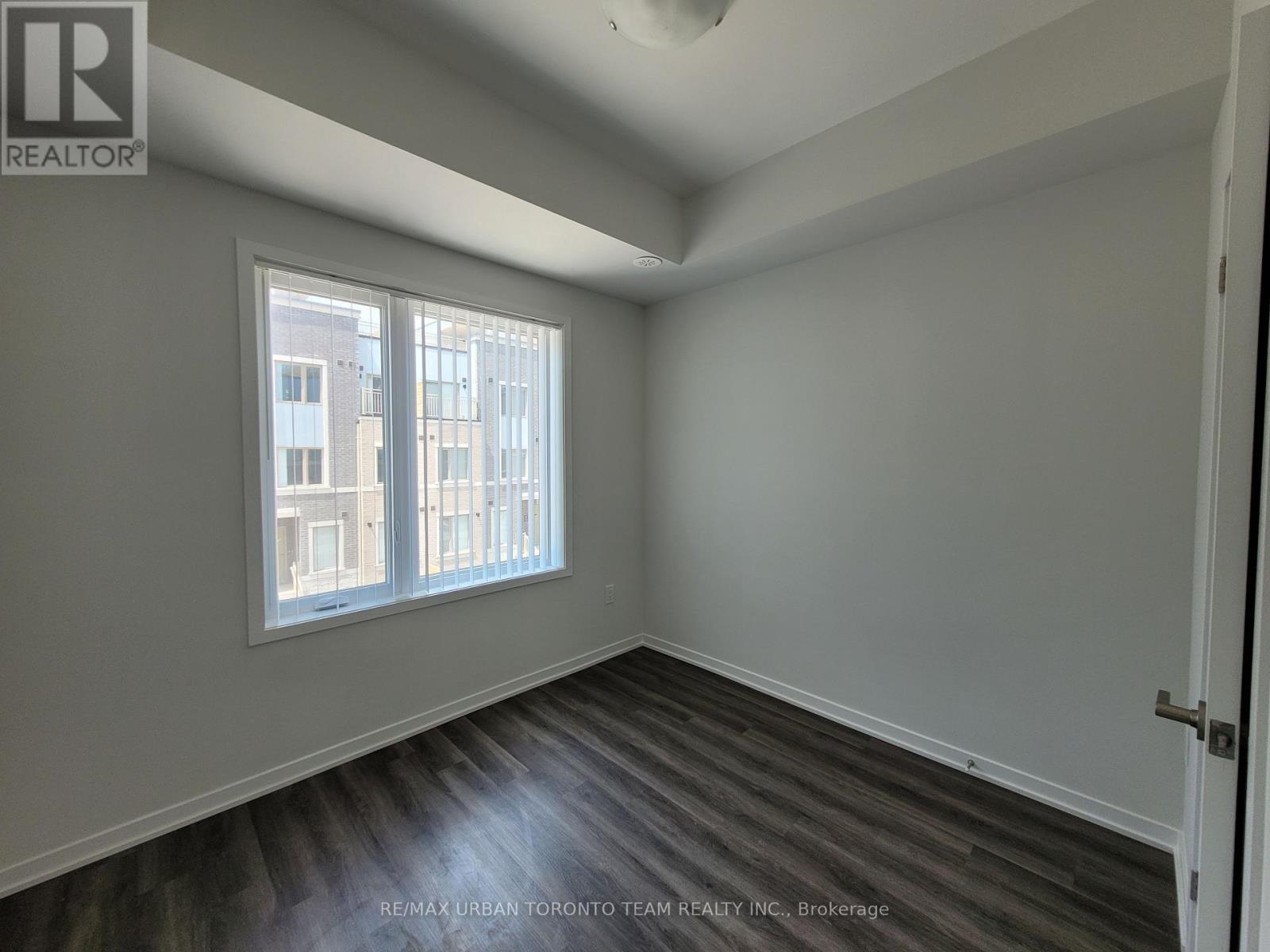 Th215 - 131 Honeycrisp Crescent, Vaughan, Ontario  L4K 5Z8 - Photo 4 - N12473713