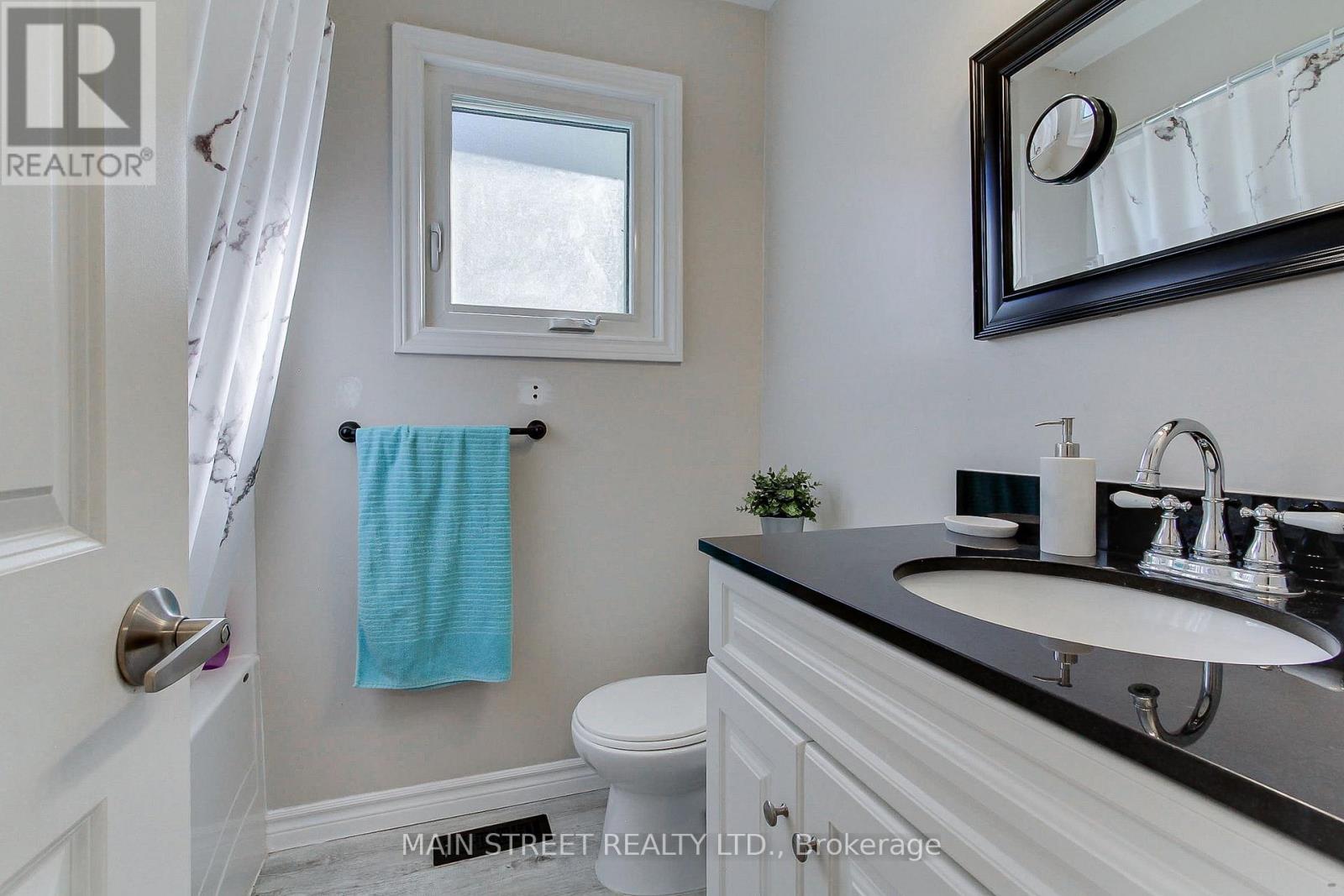 16 Ramsay Street, East Gwillimbury, Ontario  L0G 1H0 - Photo 15 - N12473717