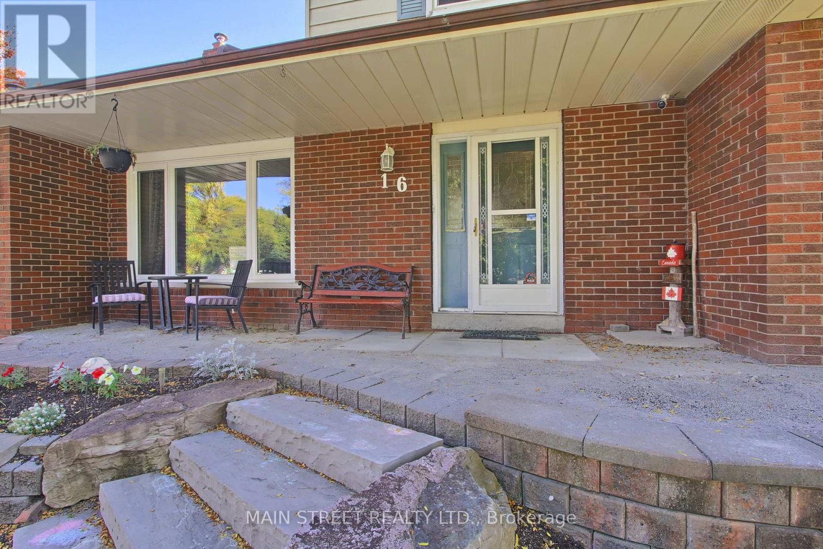 16 Ramsay Street, East Gwillimbury, Ontario  L0G 1H0 - Photo 2 - N12473717
