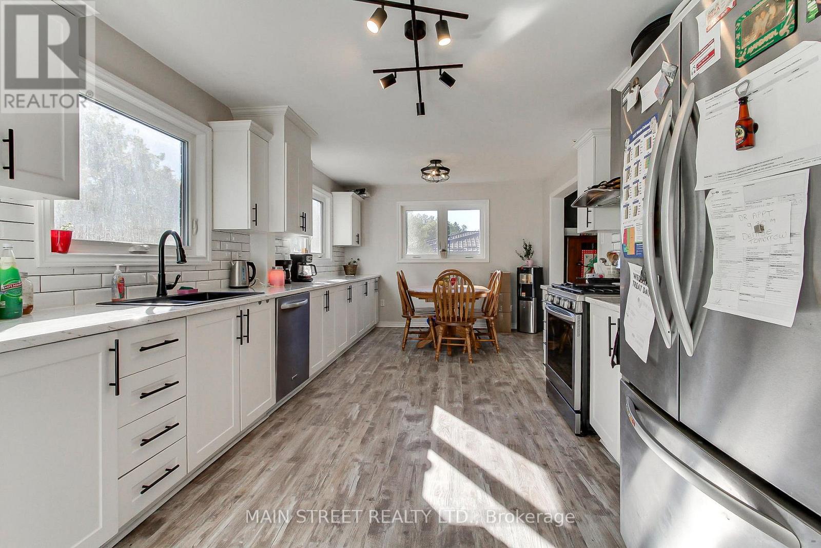 16 Ramsay Street, East Gwillimbury, Ontario  L0G 1H0 - Photo 7 - N12473717
