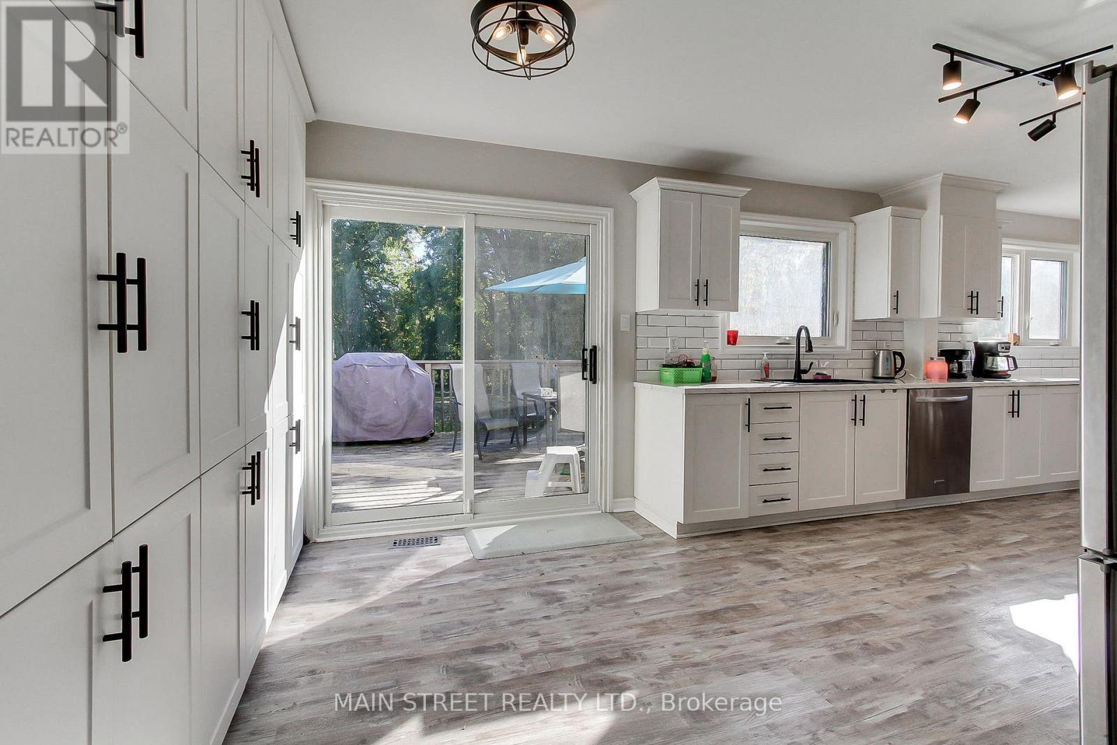 16 Ramsay Street, East Gwillimbury, Ontario  L0G 1H0 - Photo 9 - N12473717