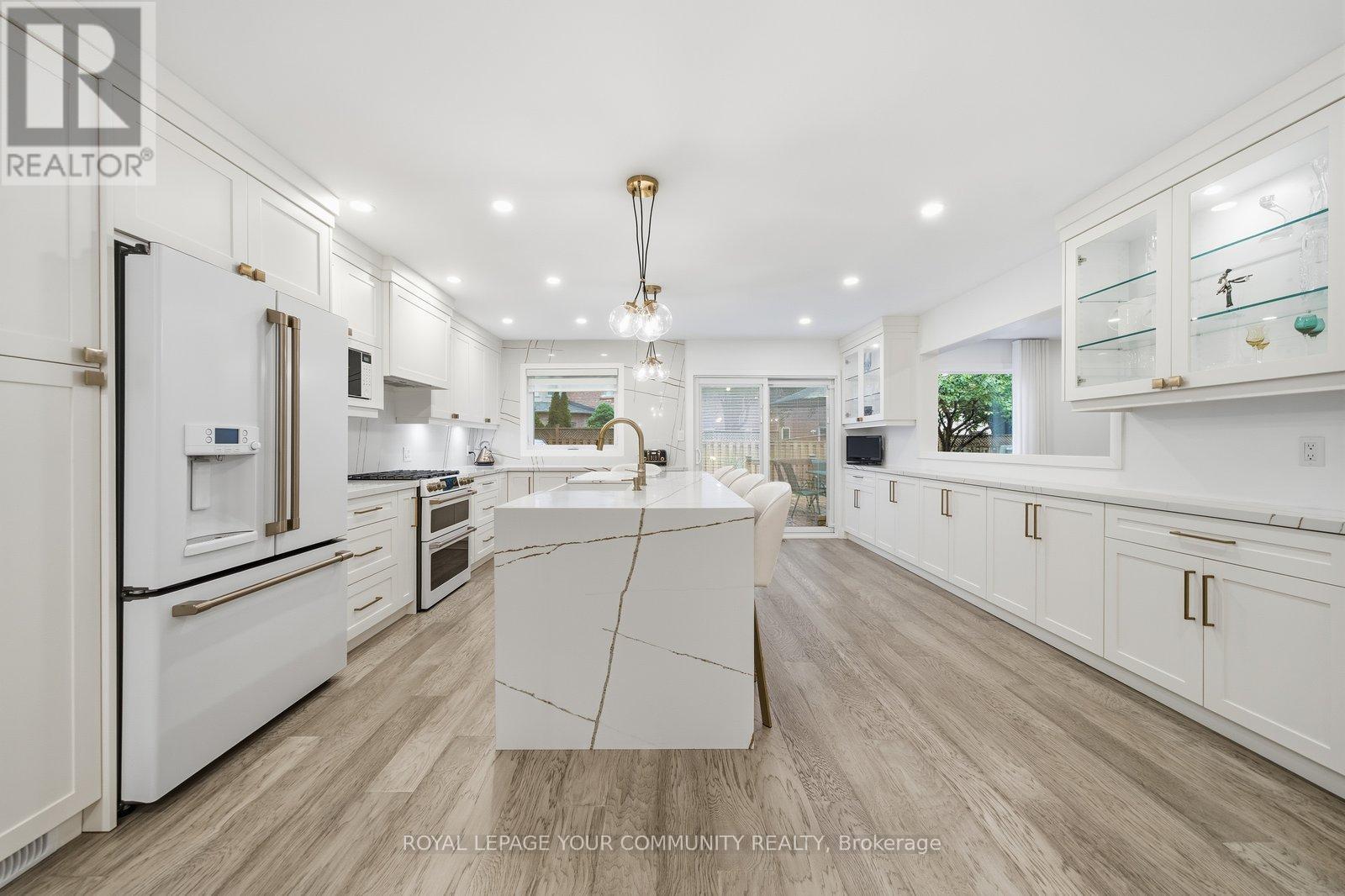 15 REDONDO DRIVE, Vaughan, Ontario