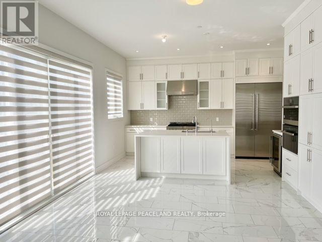 49 Sikura Circle, Aurora, Ontario  L4G 3Y9 - Photo 3 - N12473780