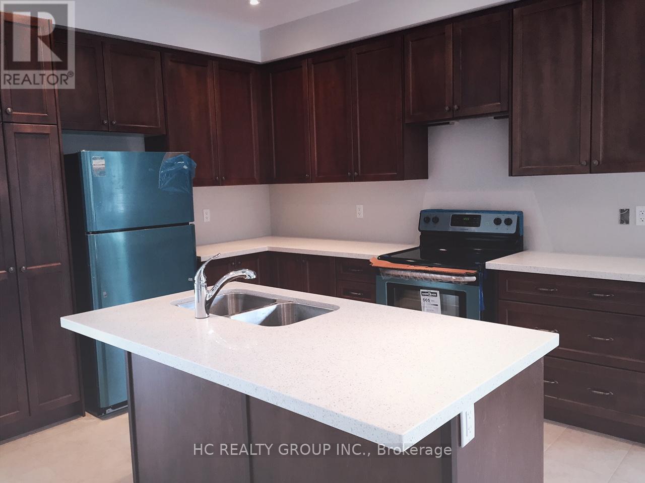 19 Zenyatta Lane, East Gwillimbury, Ontario  L9N 1K9 - Photo 3 - N12473799