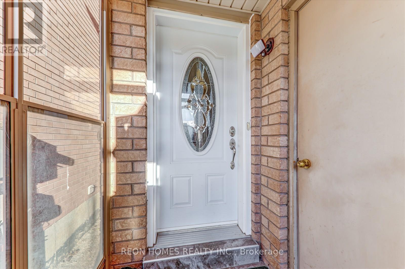 31 Sophia Road, Markham, Ontario  L3S 3Y5 - Photo 5 - N12473834