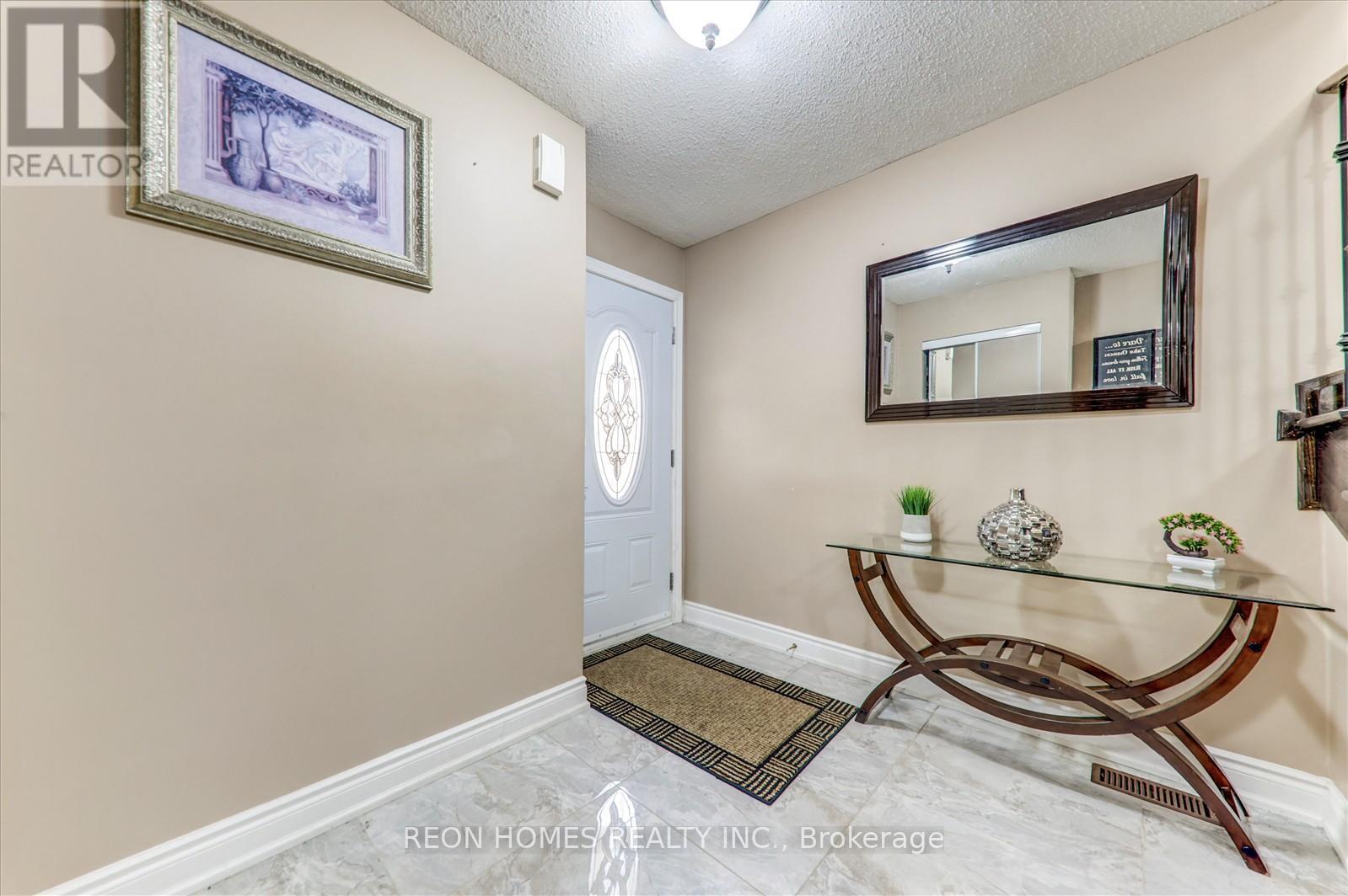 31 Sophia Road, Markham, Ontario  L3S 3Y5 - Photo 7 - N12473834