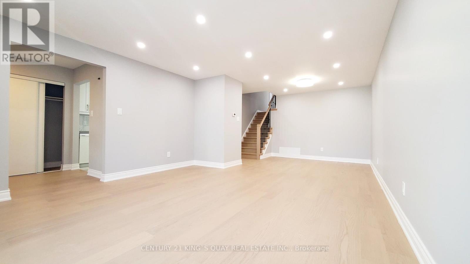 20 Rakewood Crescent, Toronto, Ontario  M1V 1M7 - Photo 3 - E12473486