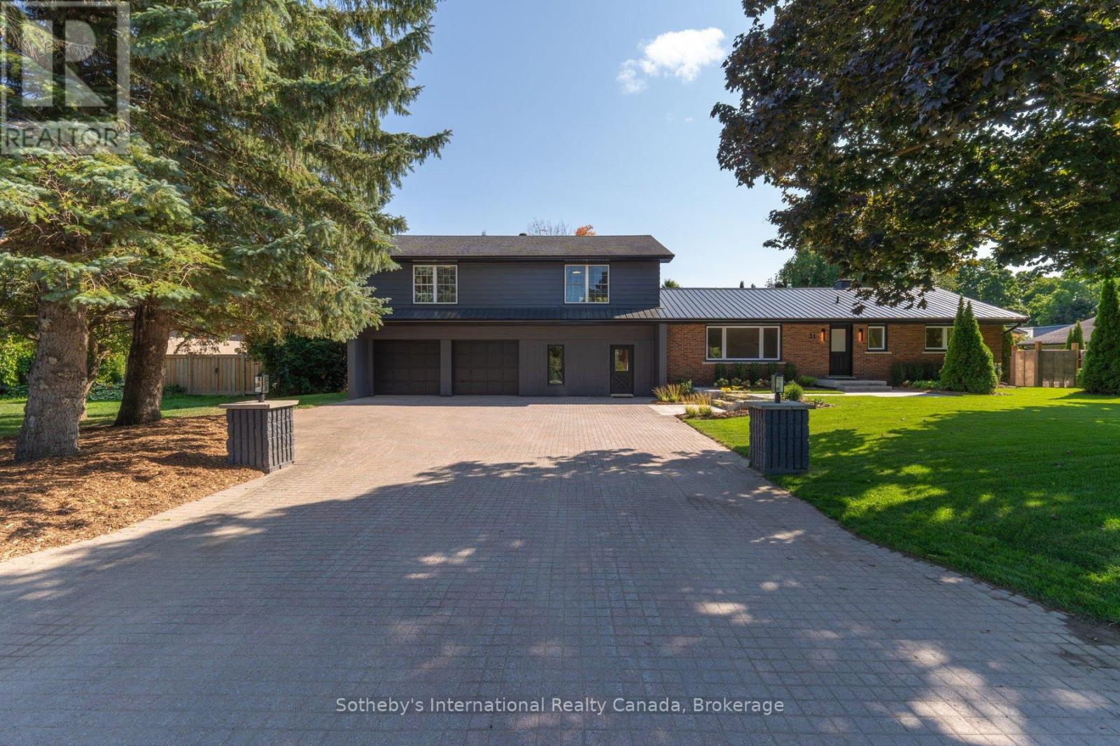 31 Elizabeth Street E, Clearview (Creemore), Ontario  L0M 1G0 - Photo 1 - S12473950