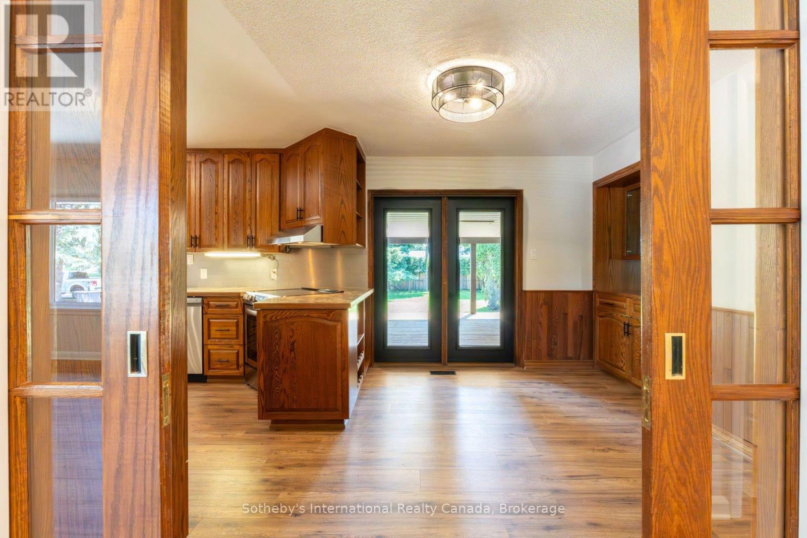 31 Elizabeth Street E, Clearview (Creemore), Ontario  L0M 1G0 - Photo 18 - S12473950