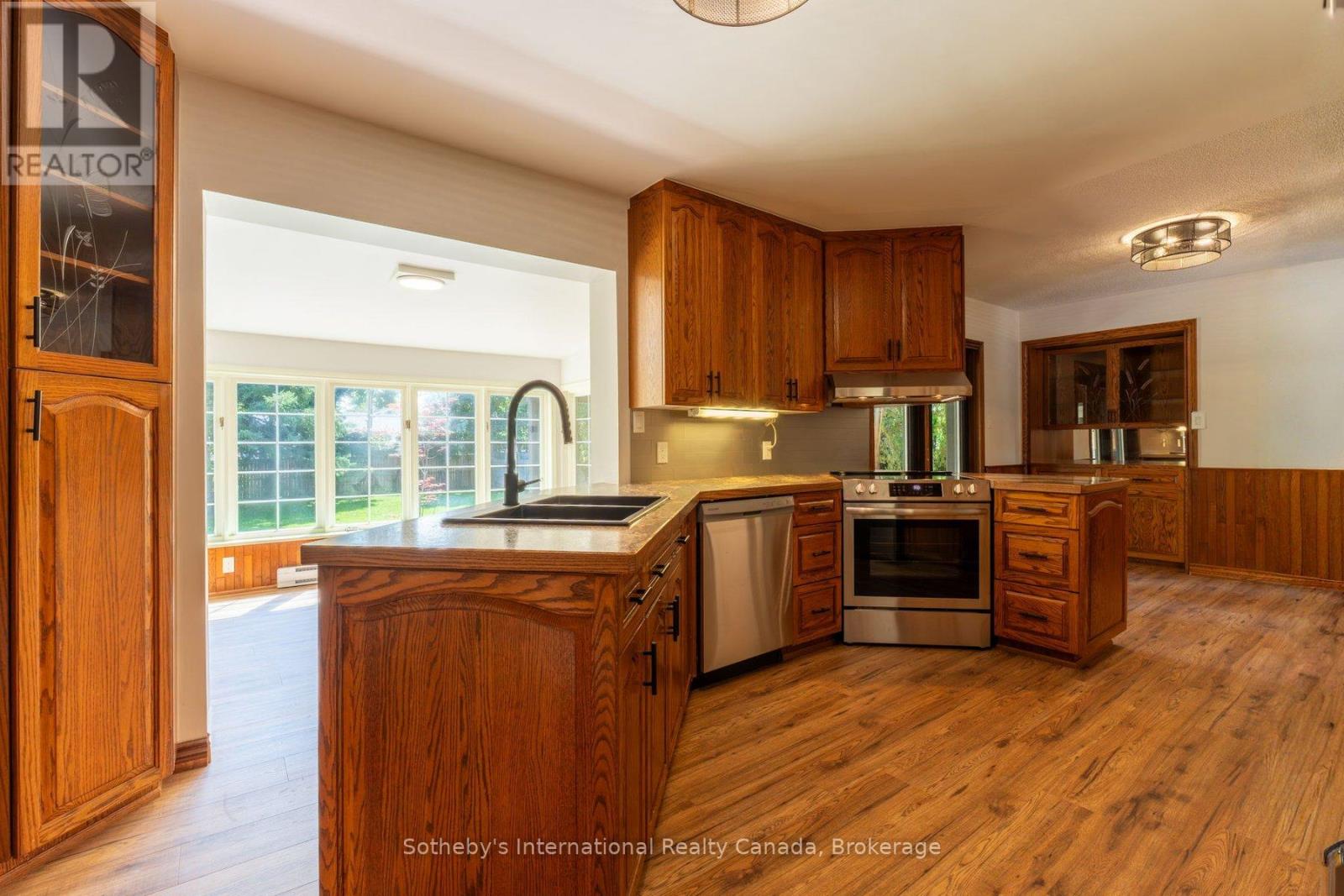 31 Elizabeth Street E, Clearview (Creemore), Ontario  L0M 1G0 - Photo 21 - S12473950