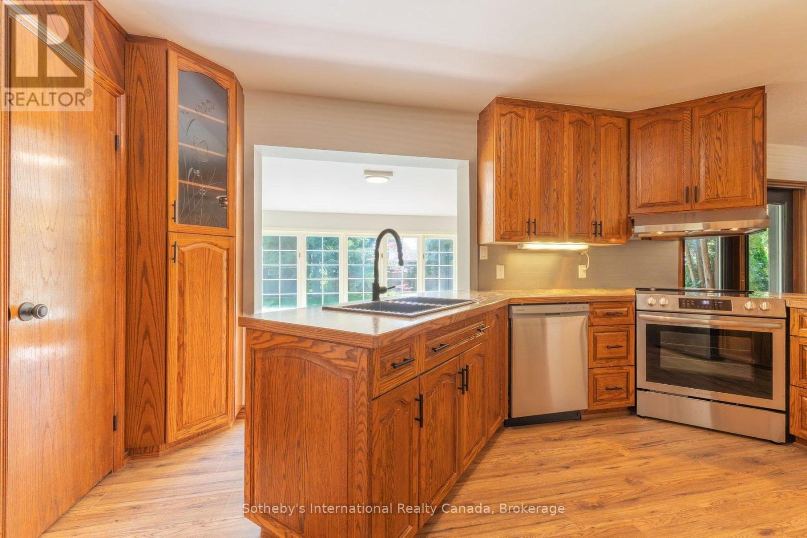 31 Elizabeth Street E, Clearview (Creemore), Ontario  L0M 1G0 - Photo 23 - S12473950