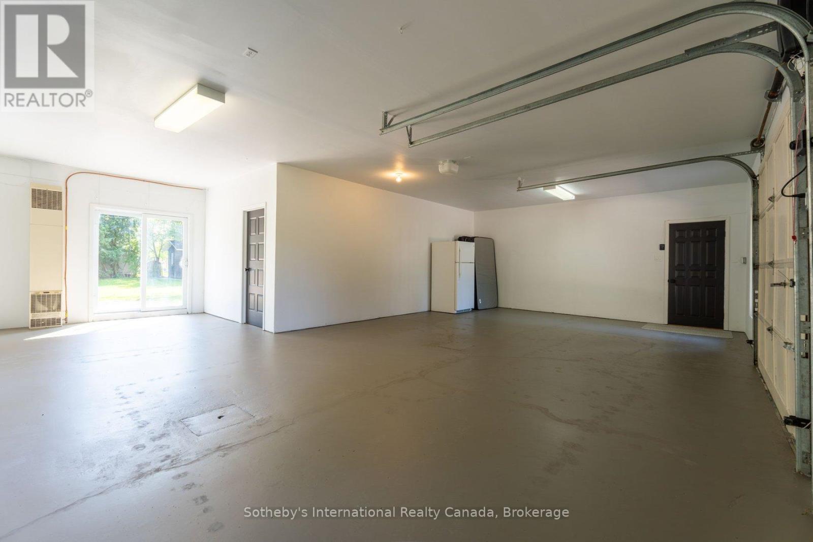 31 Elizabeth Street E, Clearview (Creemore), Ontario  L0M 1G0 - Photo 46 - S12473950