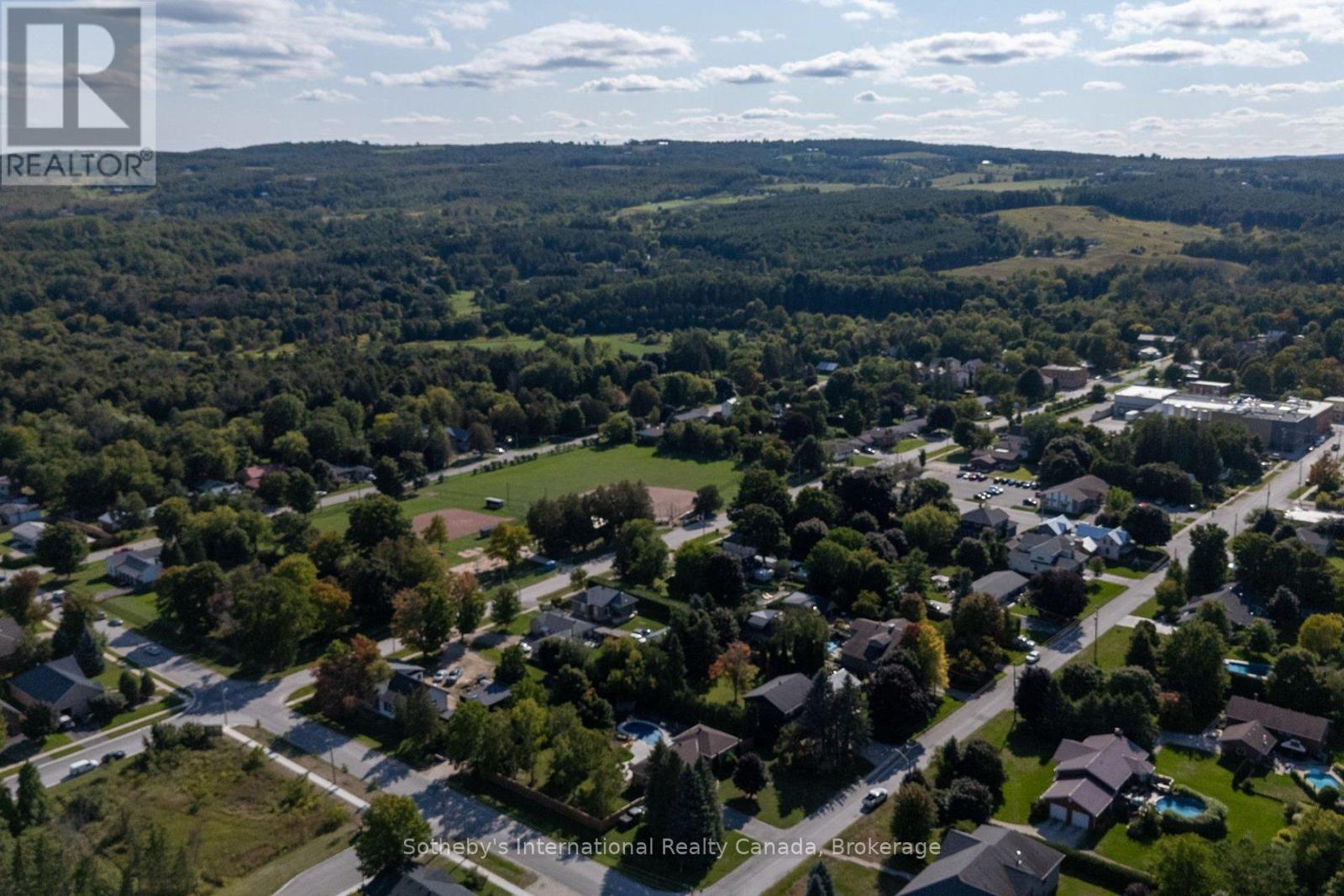 31 Elizabeth Street E, Clearview (Creemore), Ontario  L0M 1G0 - Photo 49 - S12473950