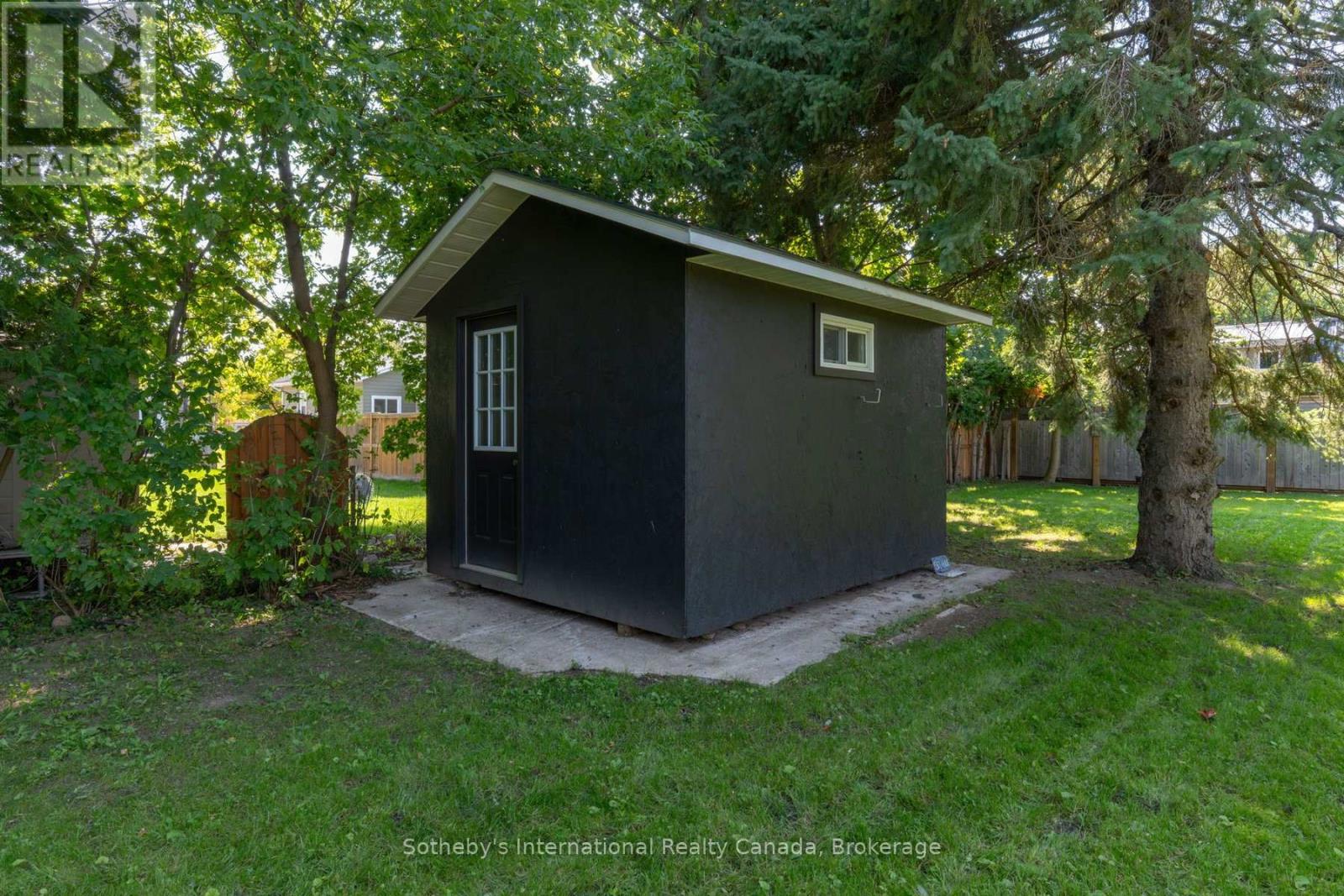31 Elizabeth Street E, Clearview (Creemore), Ontario  L0M 1G0 - Photo 8 - S12473950