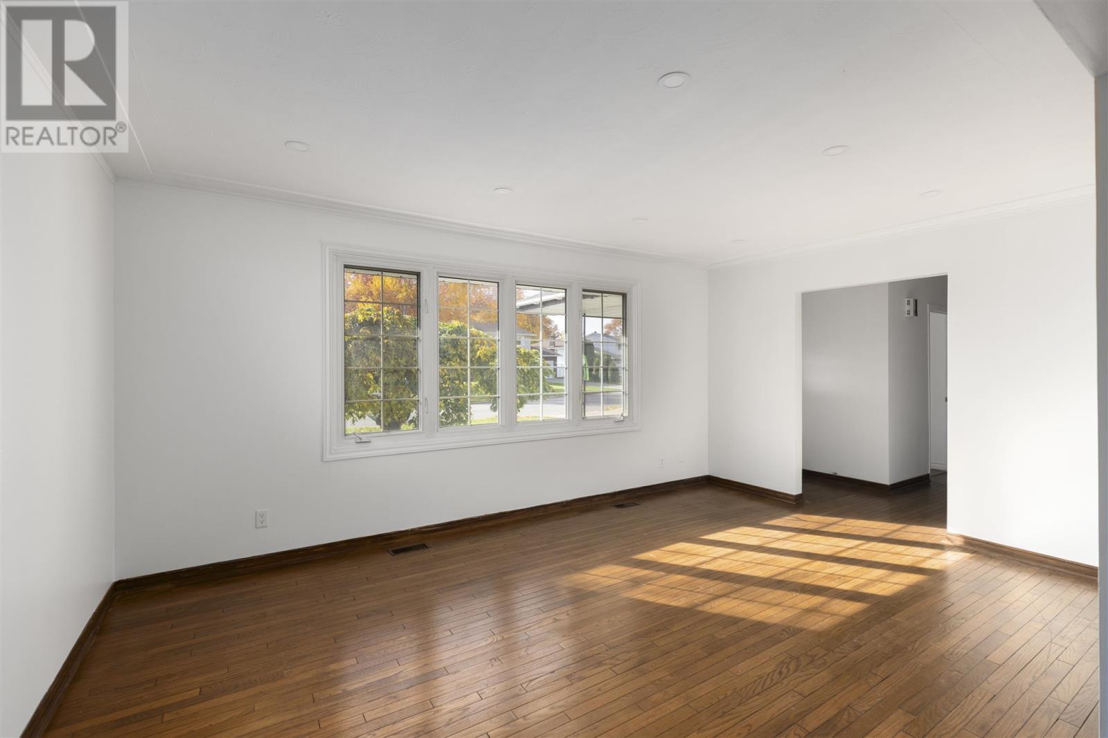 185 Plaintree Dr, Sault Ste. Marie, Ontario  P6B 5G9 - Photo 2 - SM252116