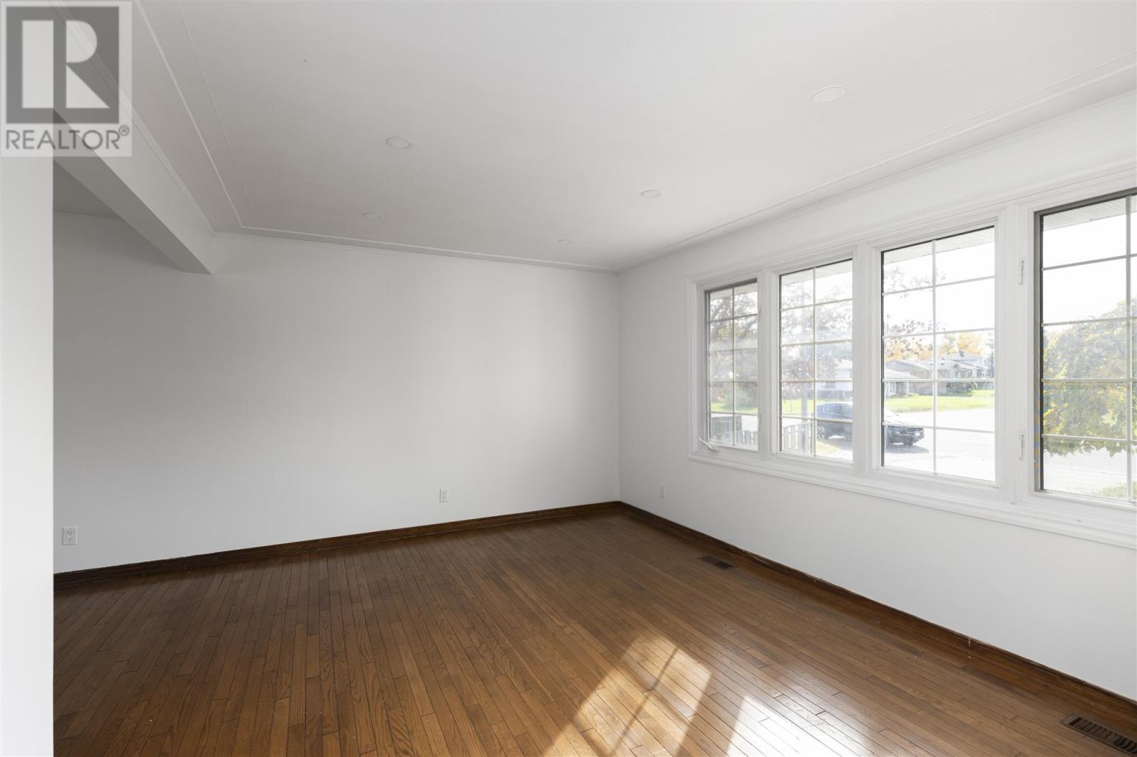 185 Plaintree Dr, Sault Ste. Marie, Ontario  P6B 5G9 - Photo 4 - SM252116