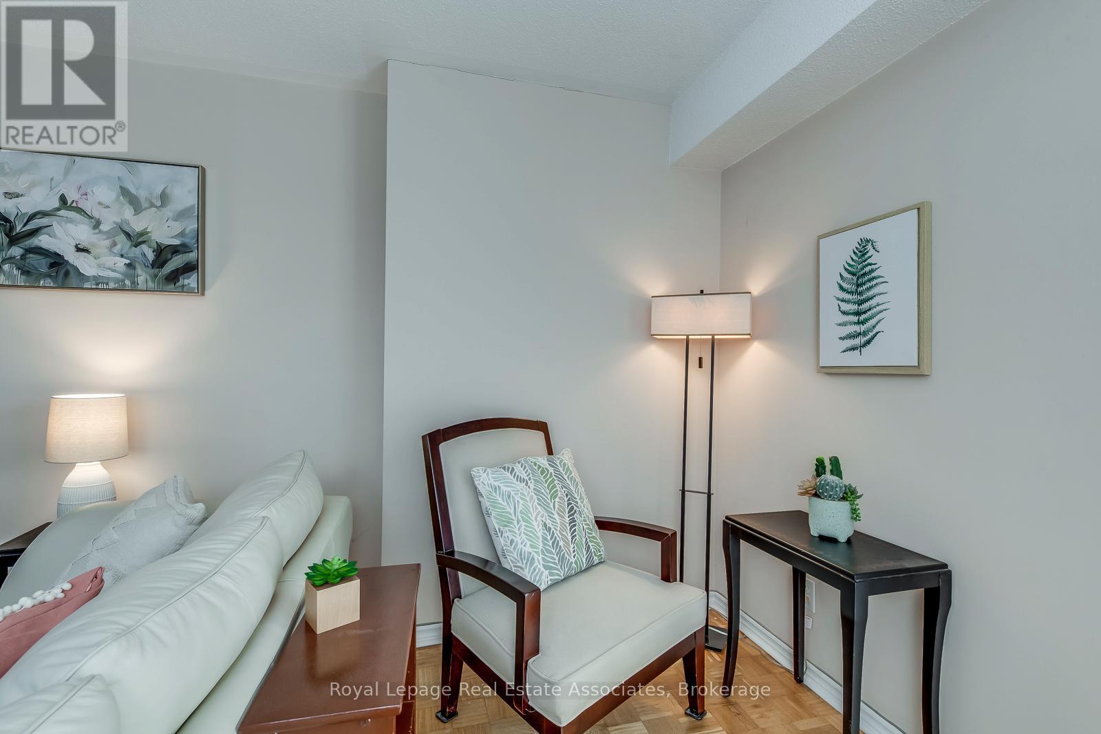 1192 Kos Boulevard, Mississauga, Ontario  L5J 4L7 - Photo 12 - W12402099