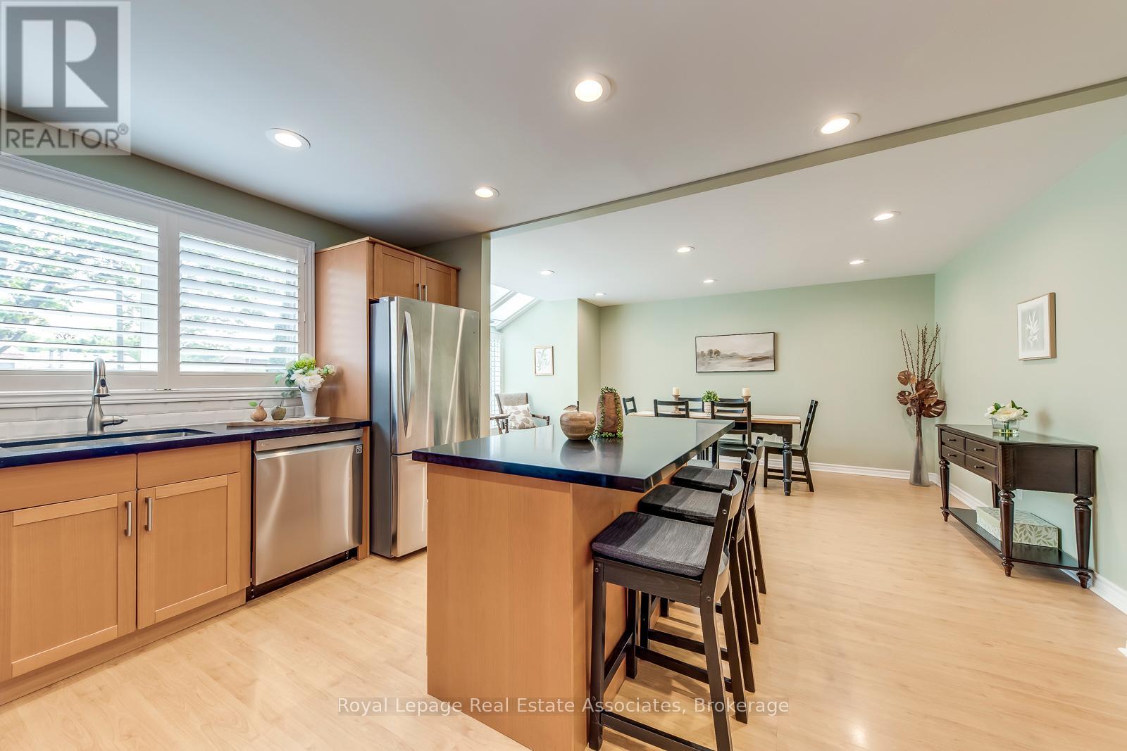 1192 Kos Boulevard, Mississauga, Ontario  L5J 4L7 - Photo 2 - W12402099