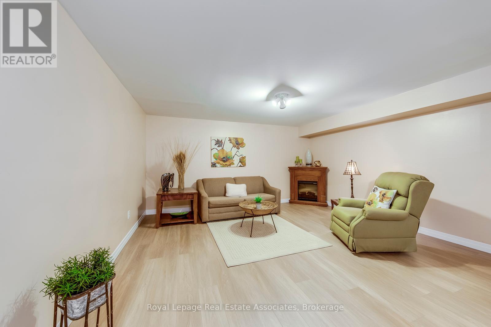 1192 Kos Boulevard, Mississauga, Ontario  L5J 4L7 - Photo 21 - W12402099