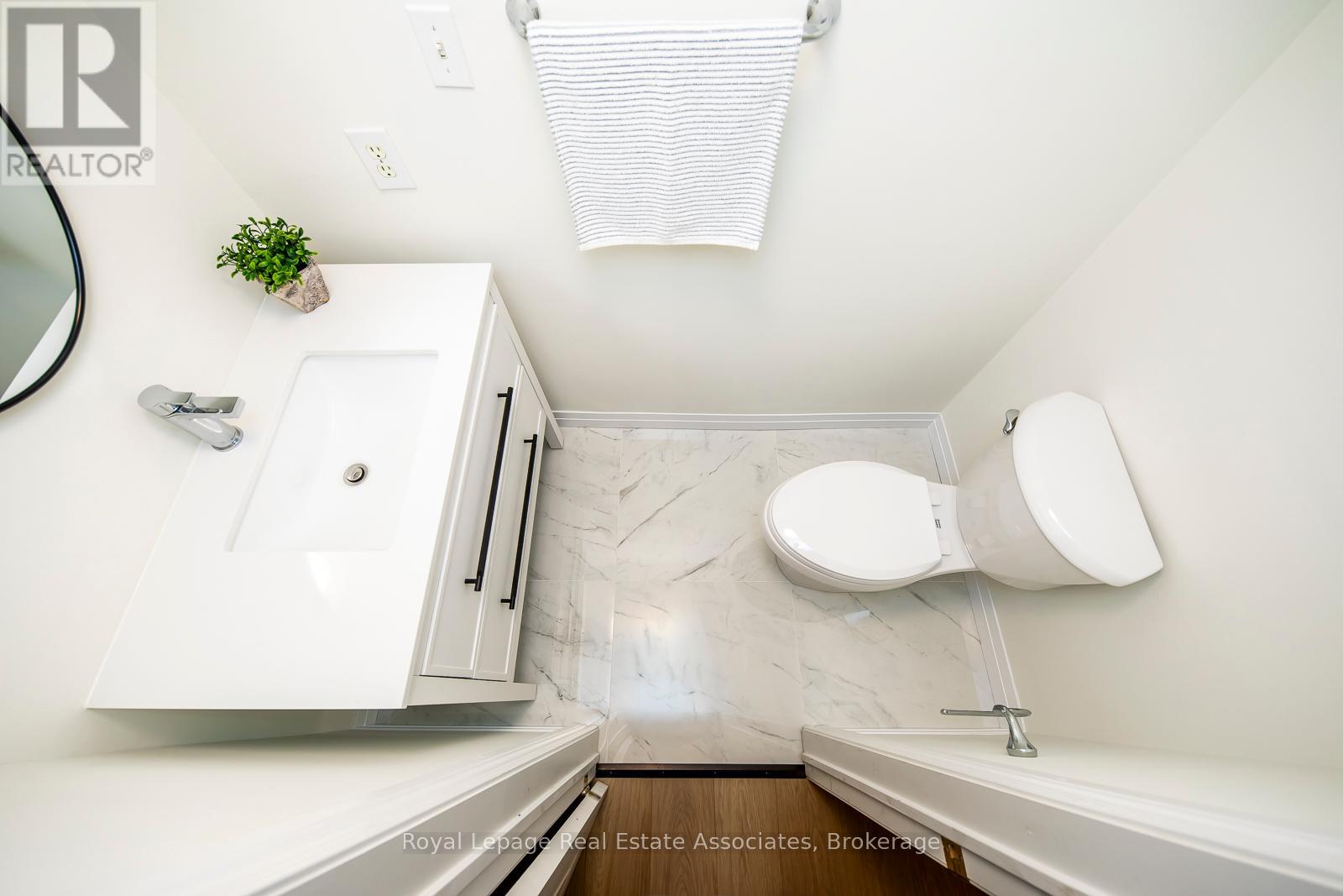 1192 Kos Boulevard, Mississauga, Ontario  L5J 4L7 - Photo 23 - W12402099