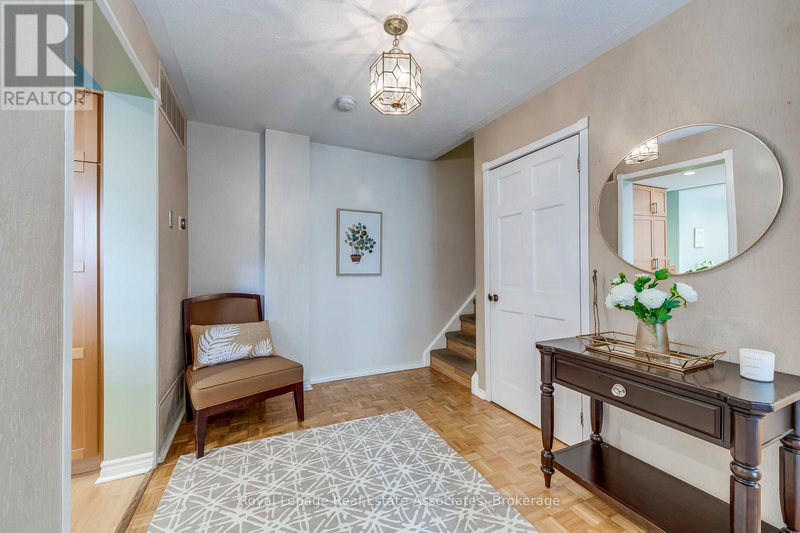 1192 Kos Boulevard, Mississauga, Ontario  L5J 4L7 - Photo 8 - W12402099