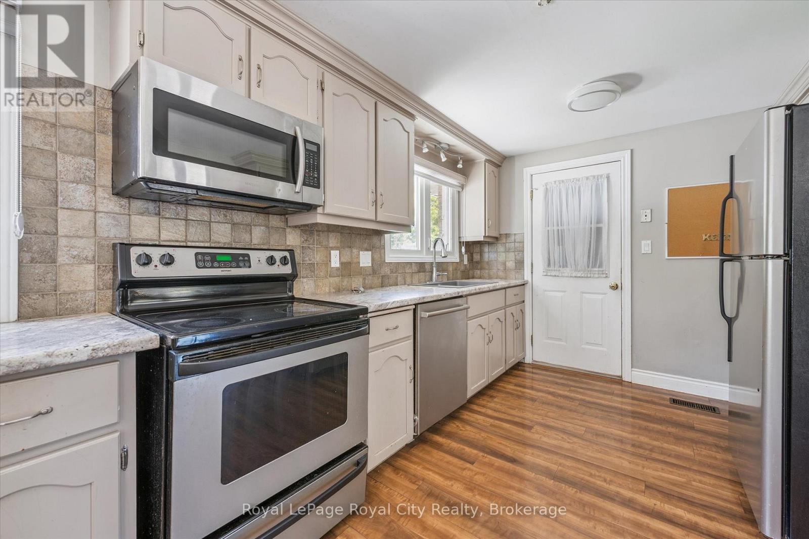 10 Woodborough Road, Guelph (Kortright West), Ontario  N1G 3K5 - Photo 12 - X12473875