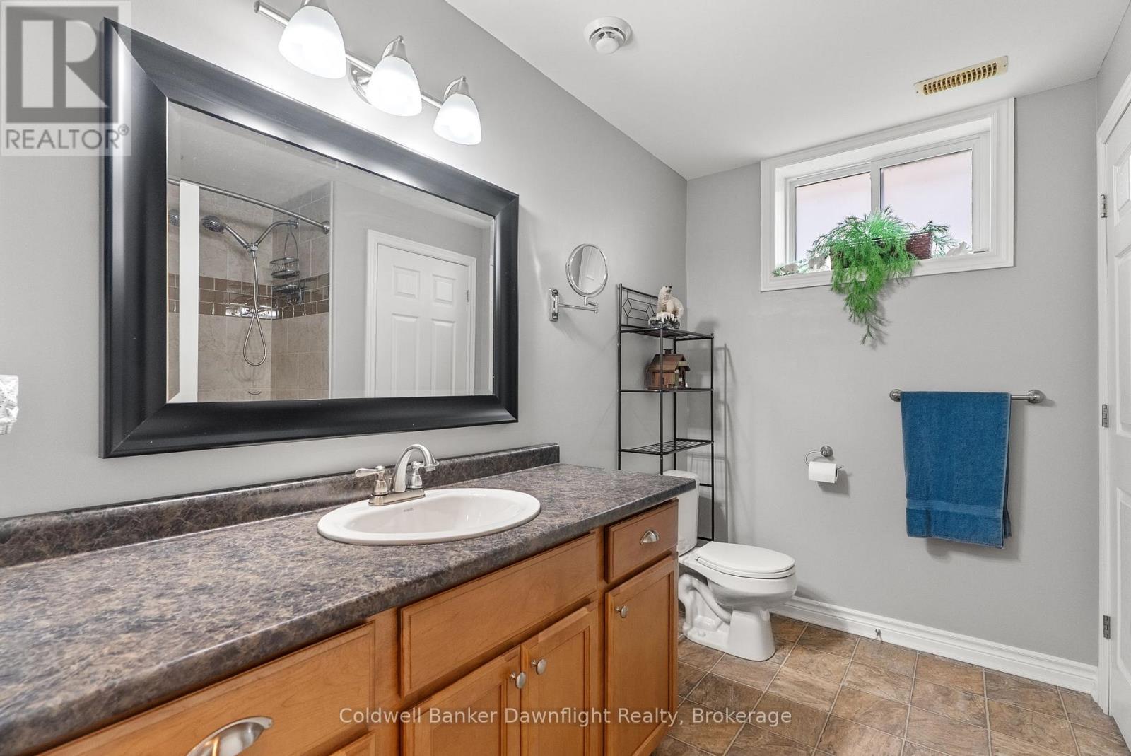 86 Huron Street W, South Huron (Exeter), Ontario  N0M 1S2 - Photo 32 - X12473941