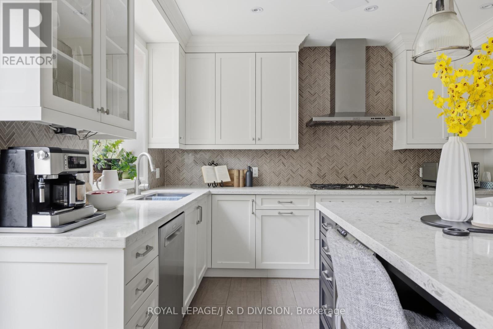 198 Glenview Avenue, Toronto, Ontario  M4R 1R3 - Photo 15 - C12473738