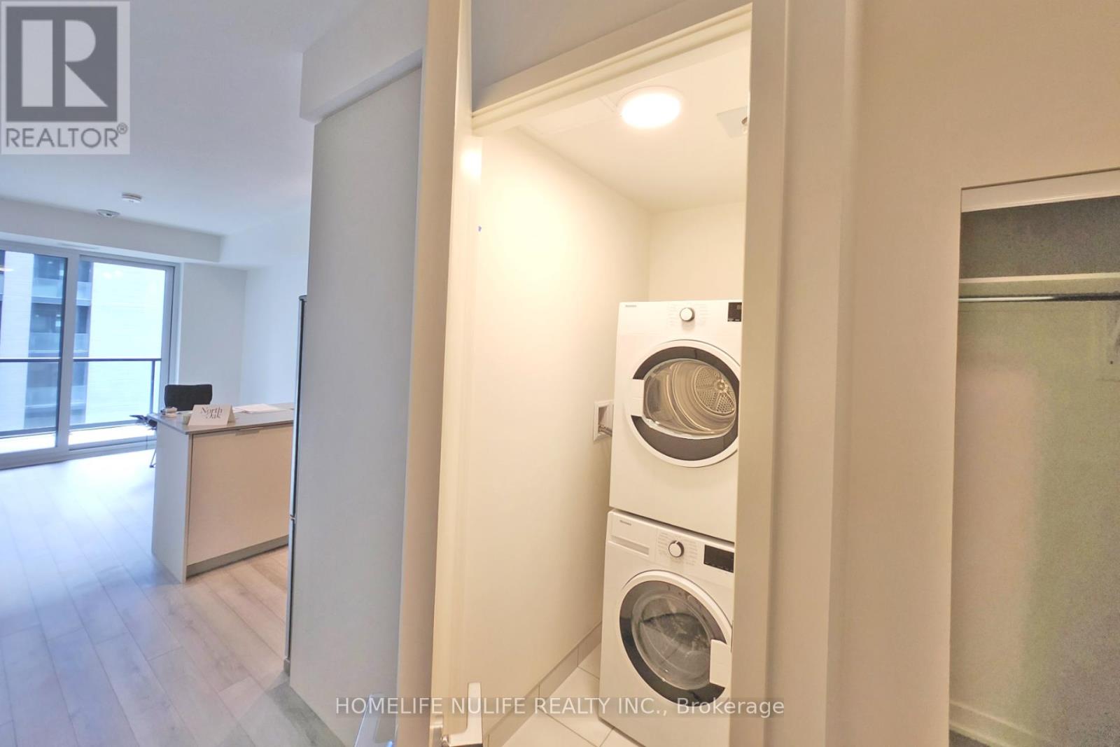 1401 - 3079 Trafalgar Road, Oakville, Ontario  L6H 8C5 - Photo 7 - W12473764