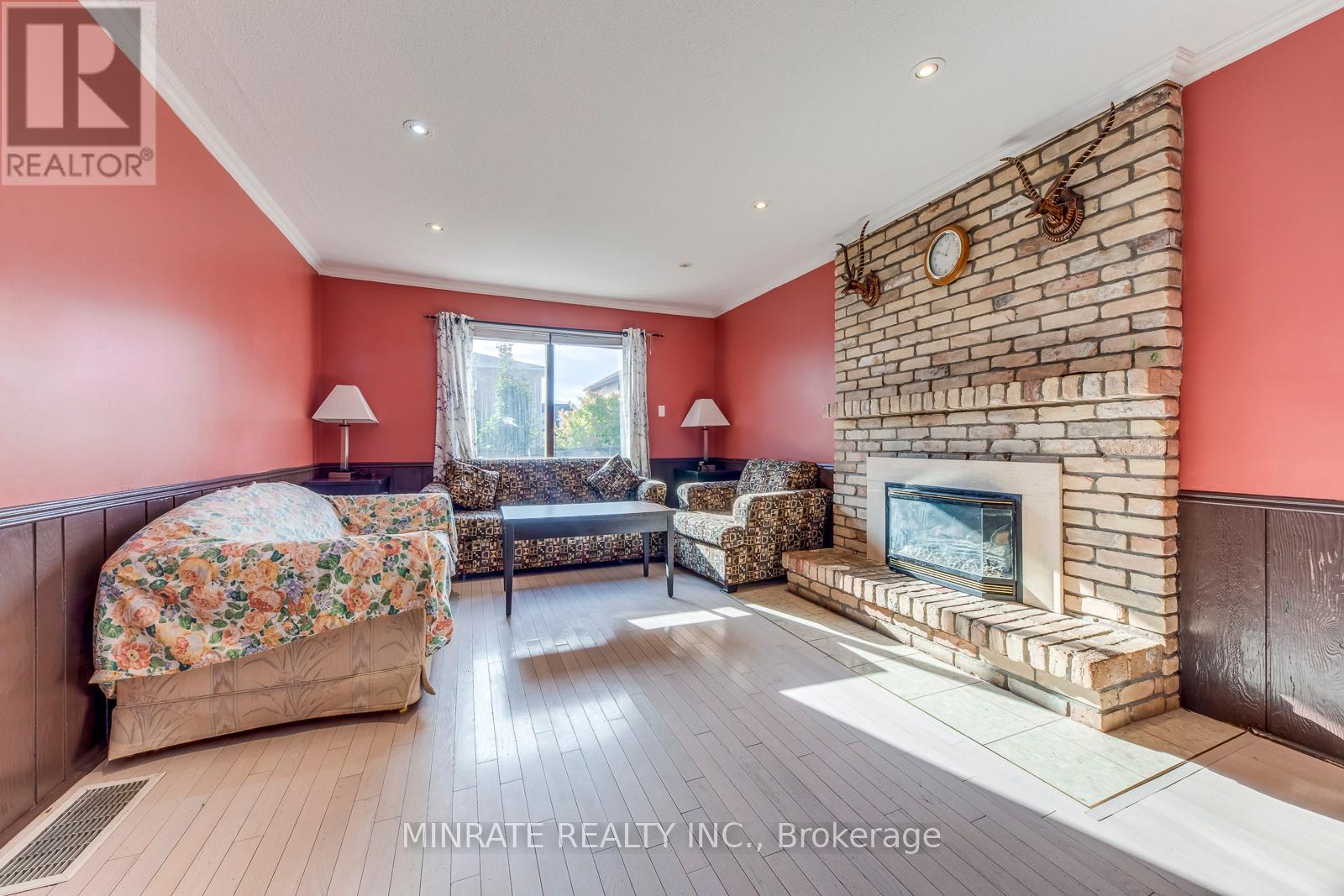3346 Palmer Drive, Burlington, Ontario  L7M 1Y9 - Photo 3 - W12473789