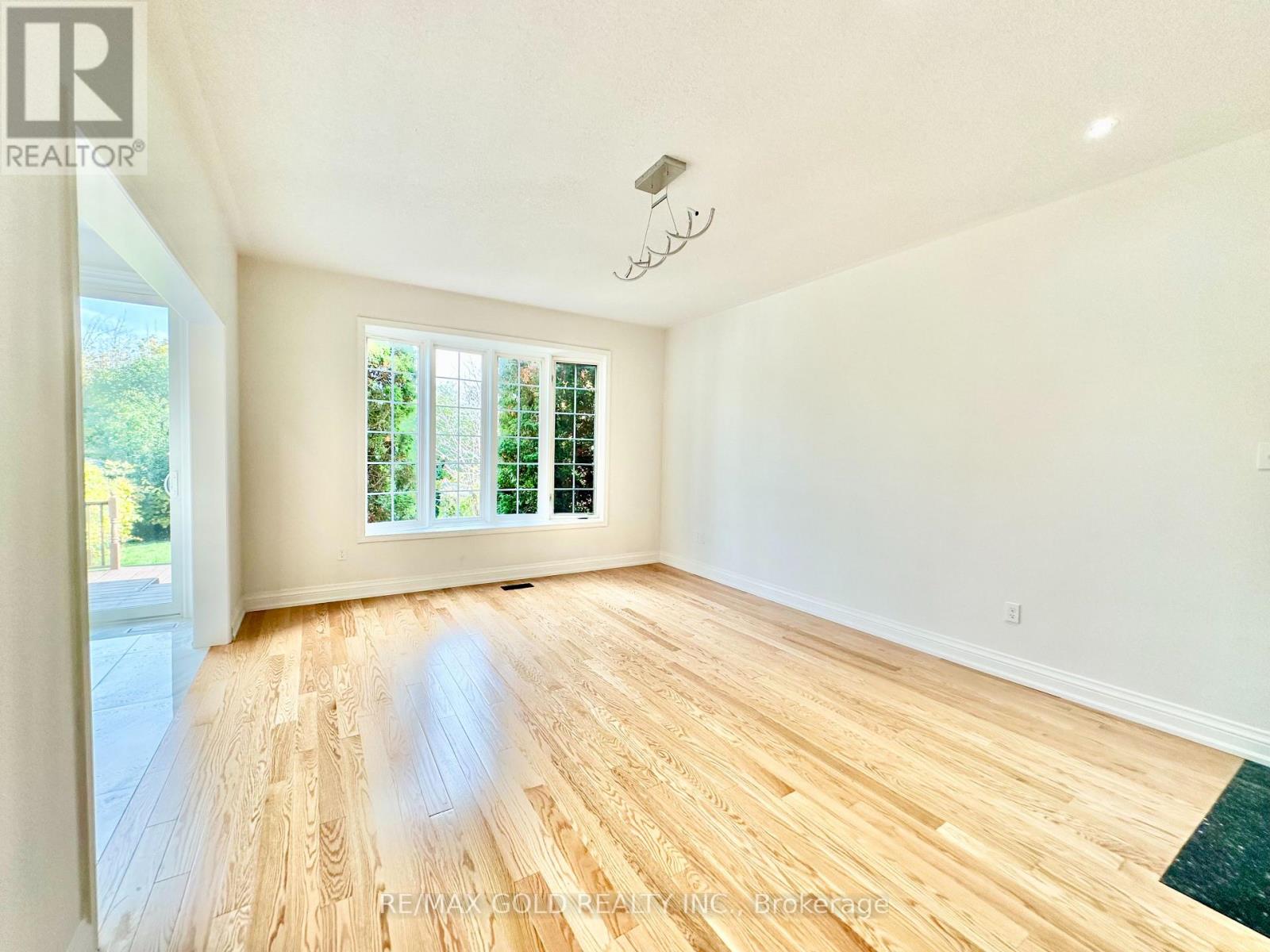 3401 Crompton Crescent, Mississauga, Ontario  L5B 4C7 - Photo 14 - W12473794