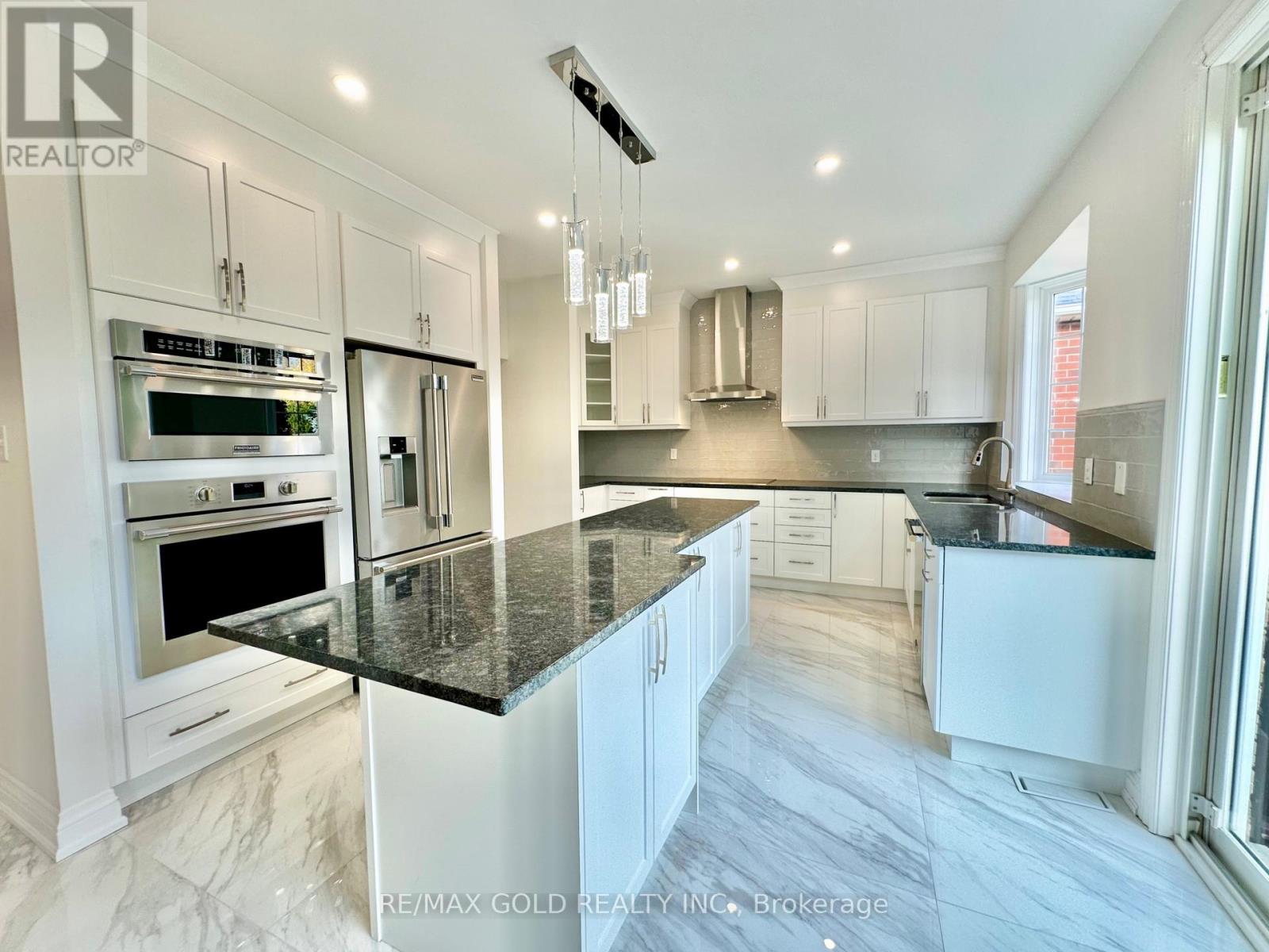 3401 Crompton Crescent, Mississauga, Ontario  L5B 4C7 - Photo 18 - W12473794