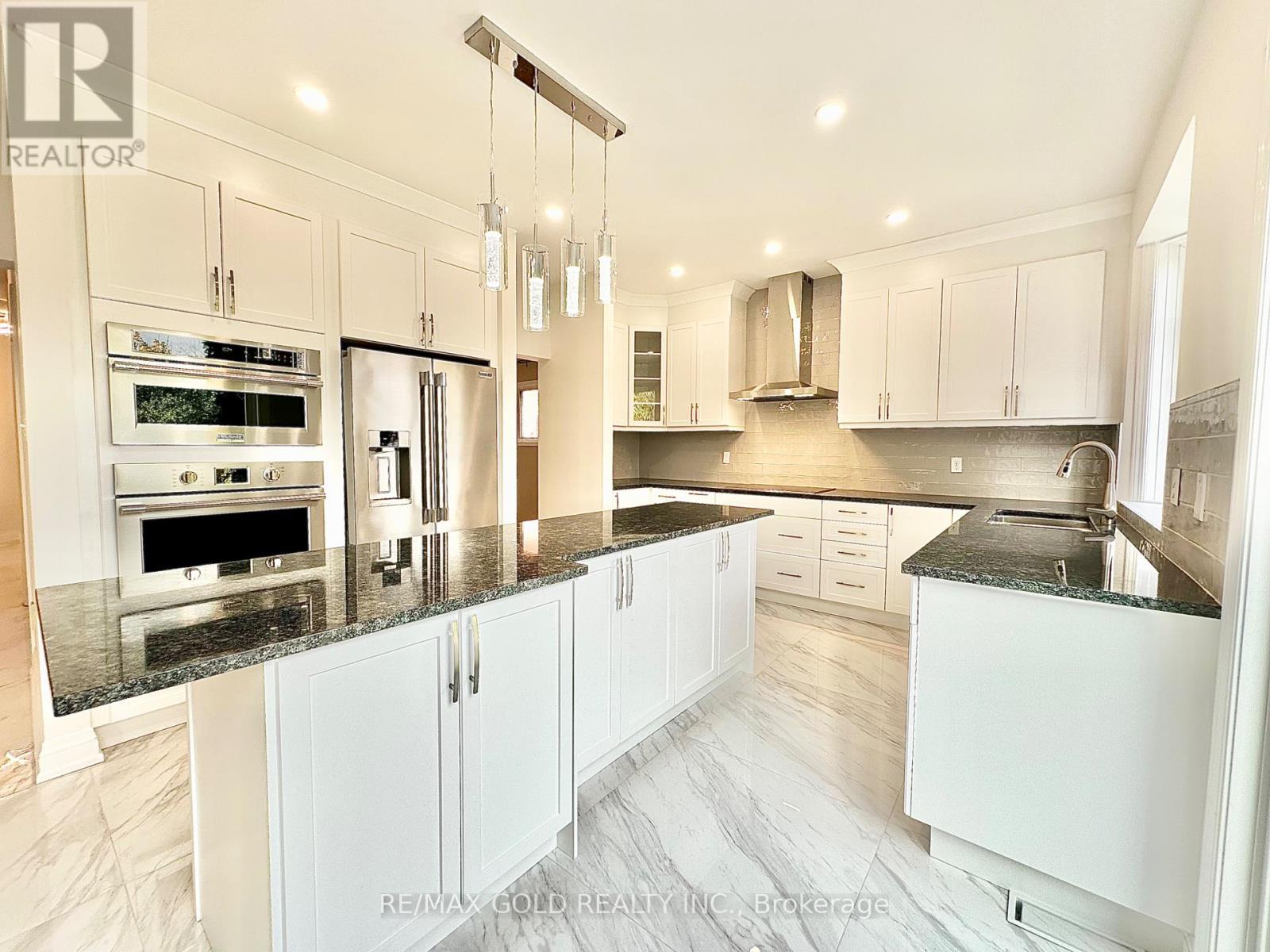 3401 Crompton Crescent, Mississauga, Ontario  L5B 4C7 - Photo 20 - W12473794