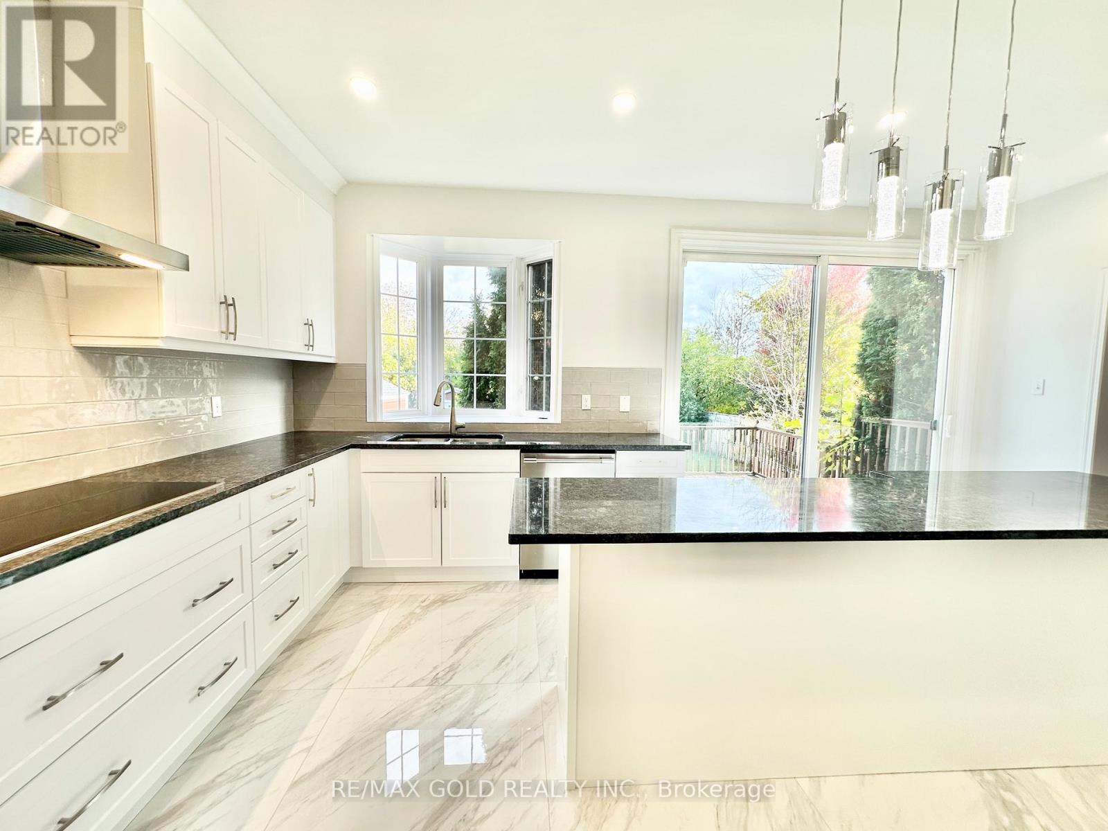 3401 Crompton Crescent, Mississauga, Ontario  L5B 4C7 - Photo 25 - W12473794