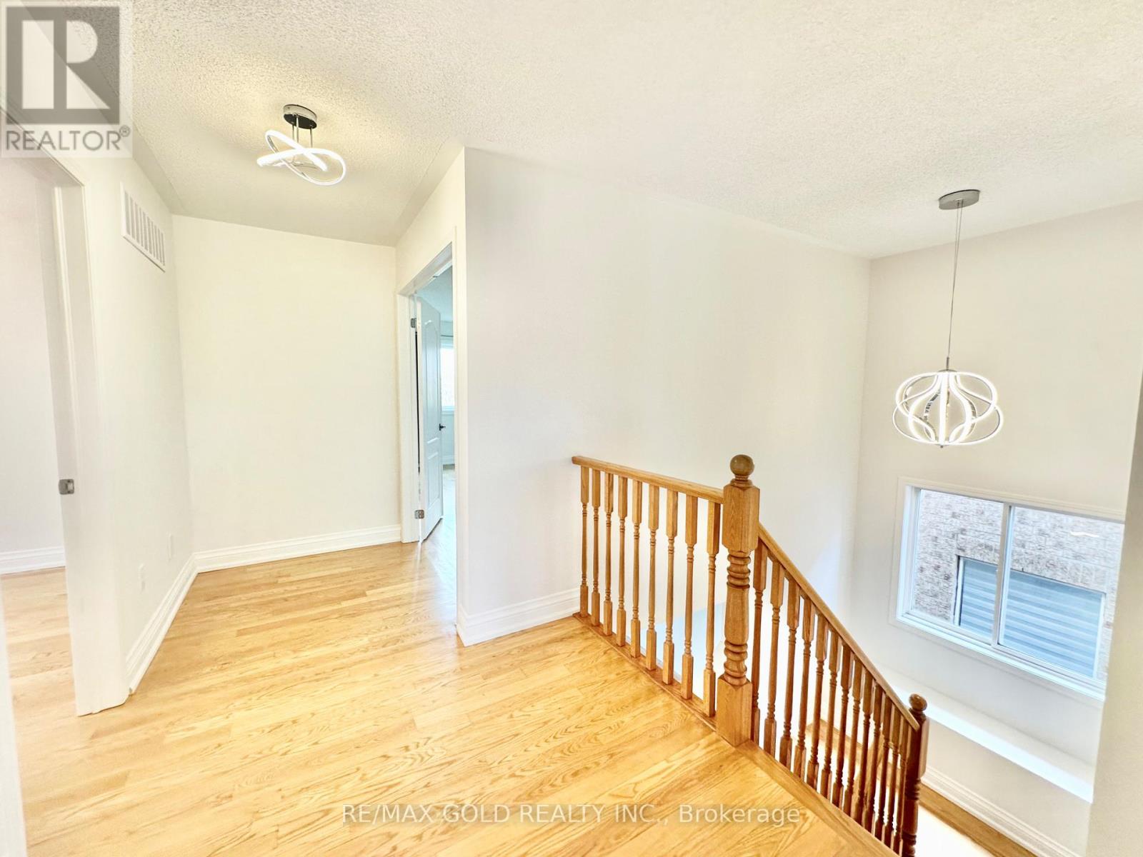 3401 Crompton Crescent, Mississauga, Ontario  L5B 4C7 - Photo 26 - W12473794